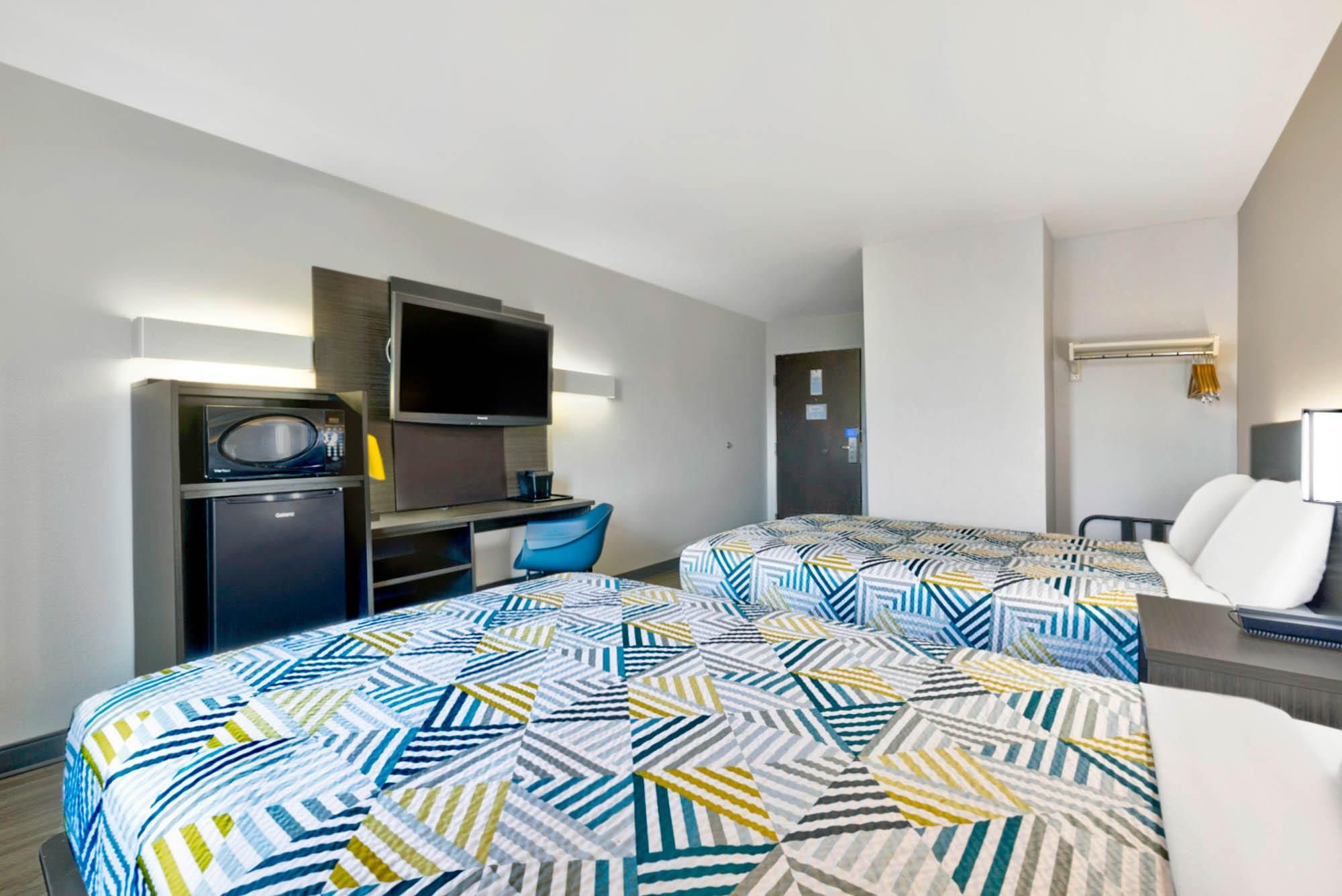 Motel 6 Marble Falls, TX 2 Full Beds | Non-Smoking, Micfridge 2