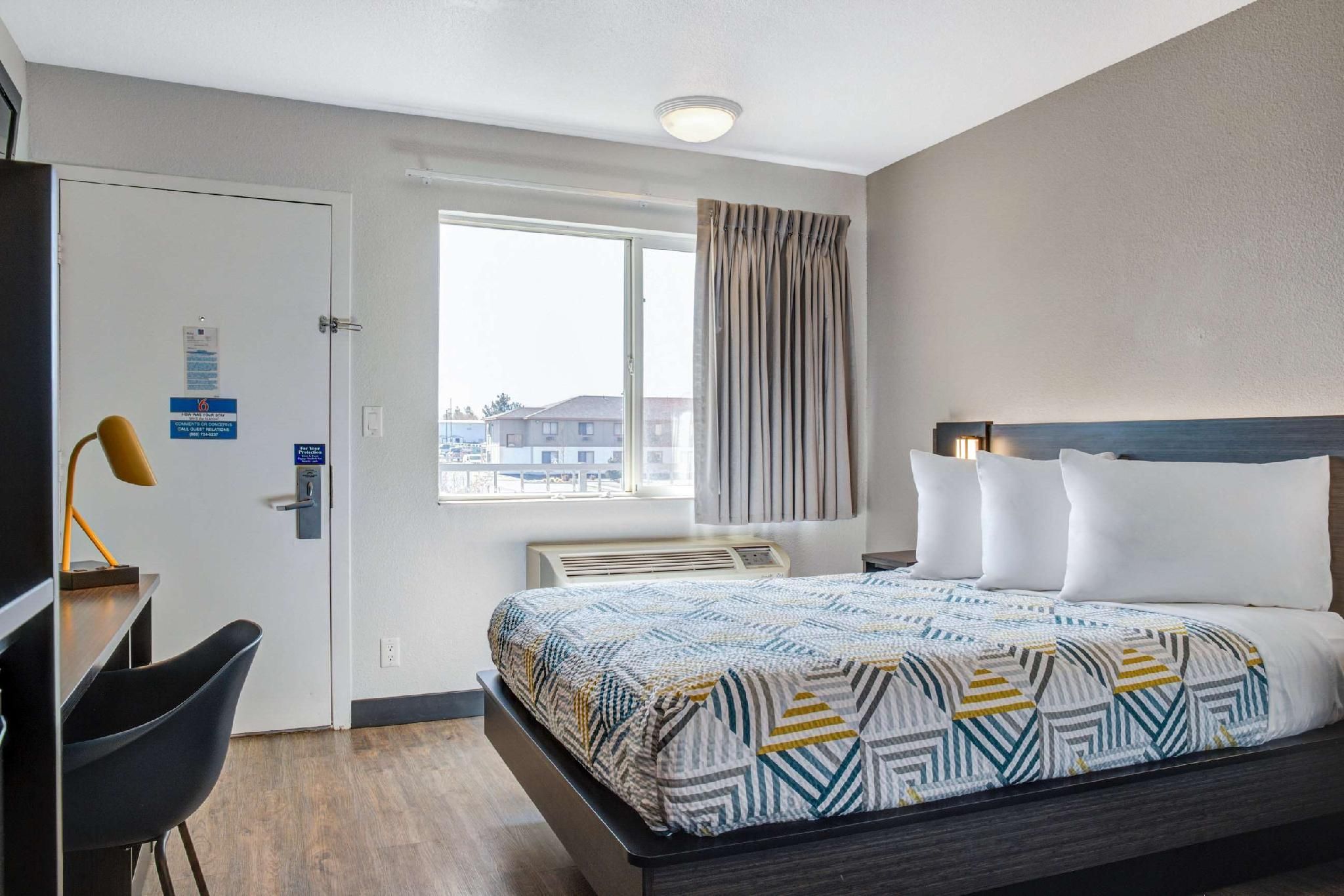 Motel 6 Carson City, NV 1 Queen Bed | Non-Smoking, Micfridge