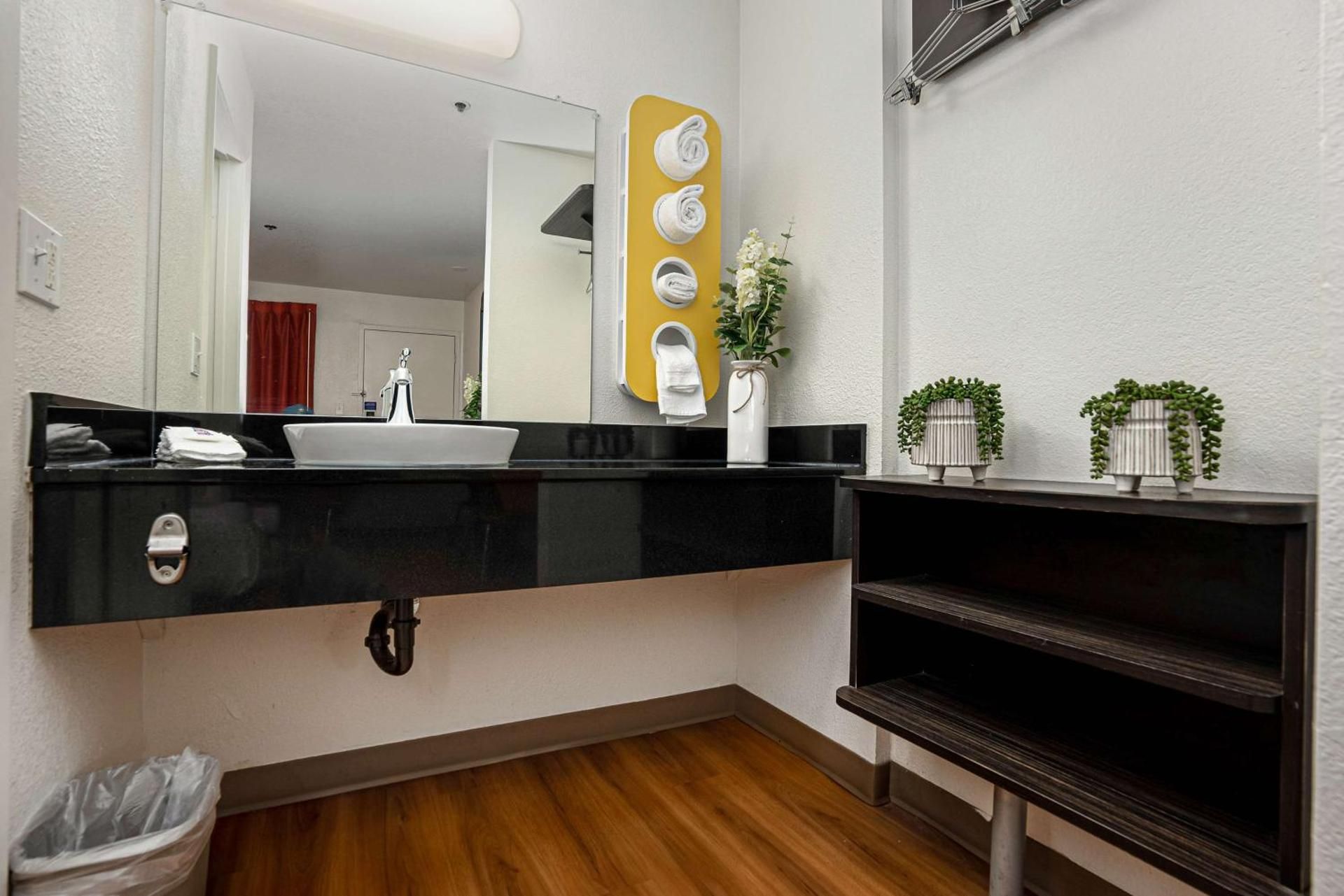 Motel 6 Temecula, CA - Historic Old Town Superior Queen Room 3