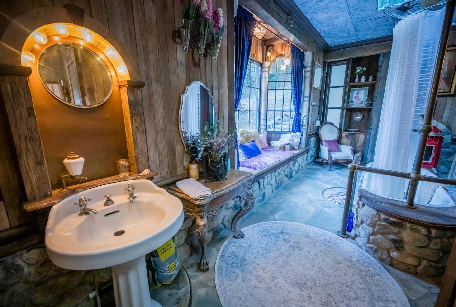 Triple Room with Private Bathroom