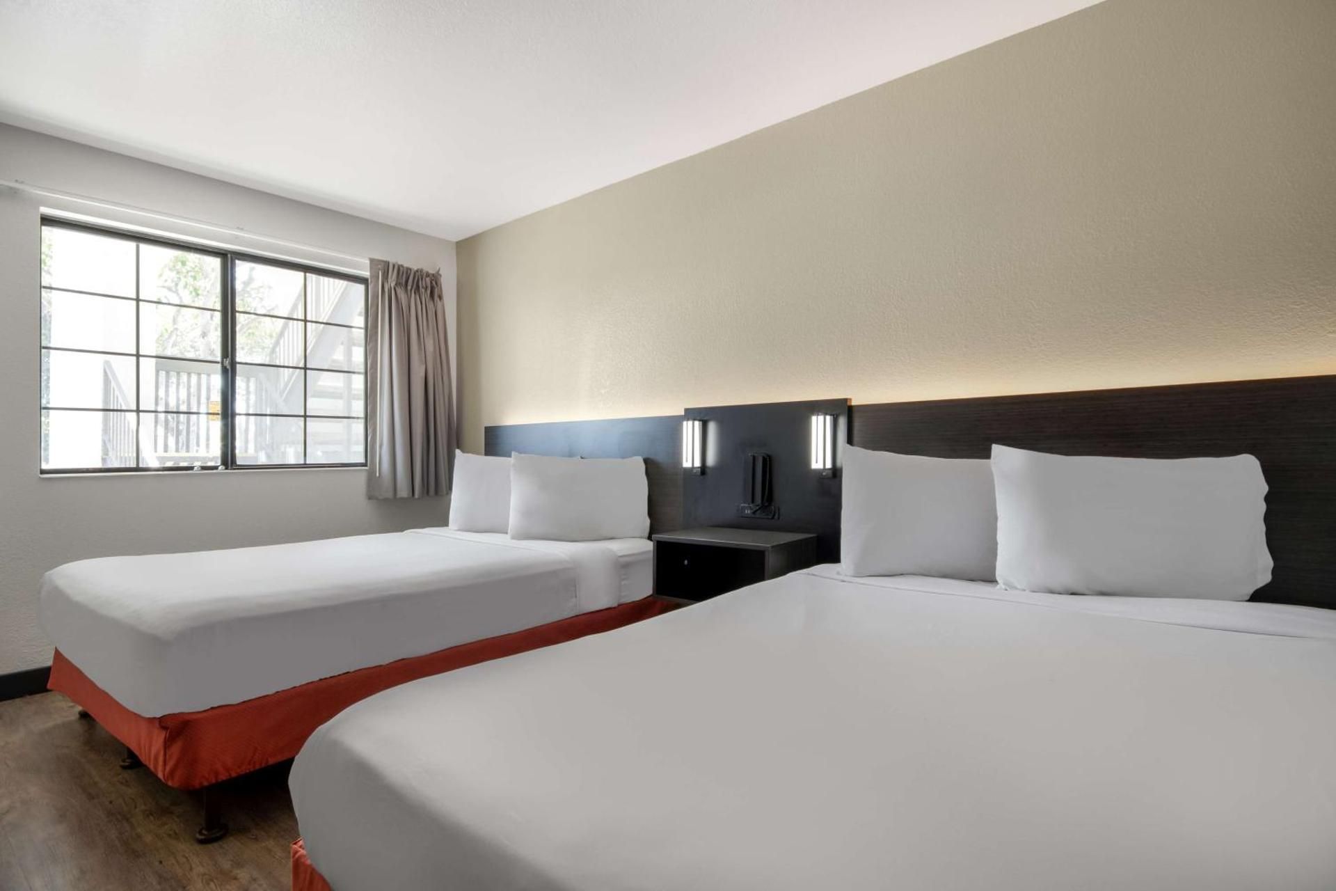 Motel 6 Lompoc, CA Queen Room with Two Queen Beds - Disability Access - Non-Smoking 2