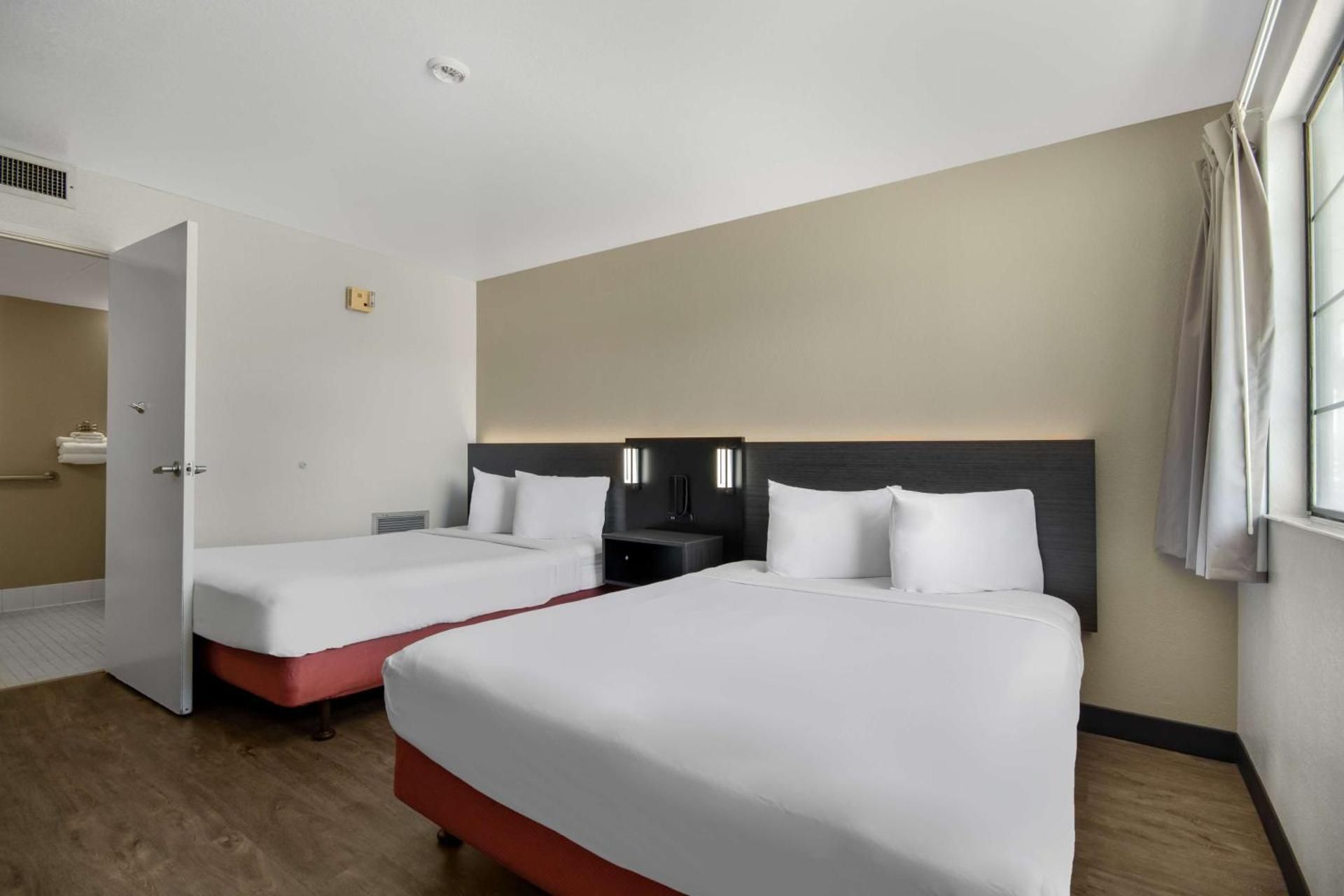 Motel 6 Lompoc, CA Queen Room with Two Queen Beds - Disability Access - Non-Smoking