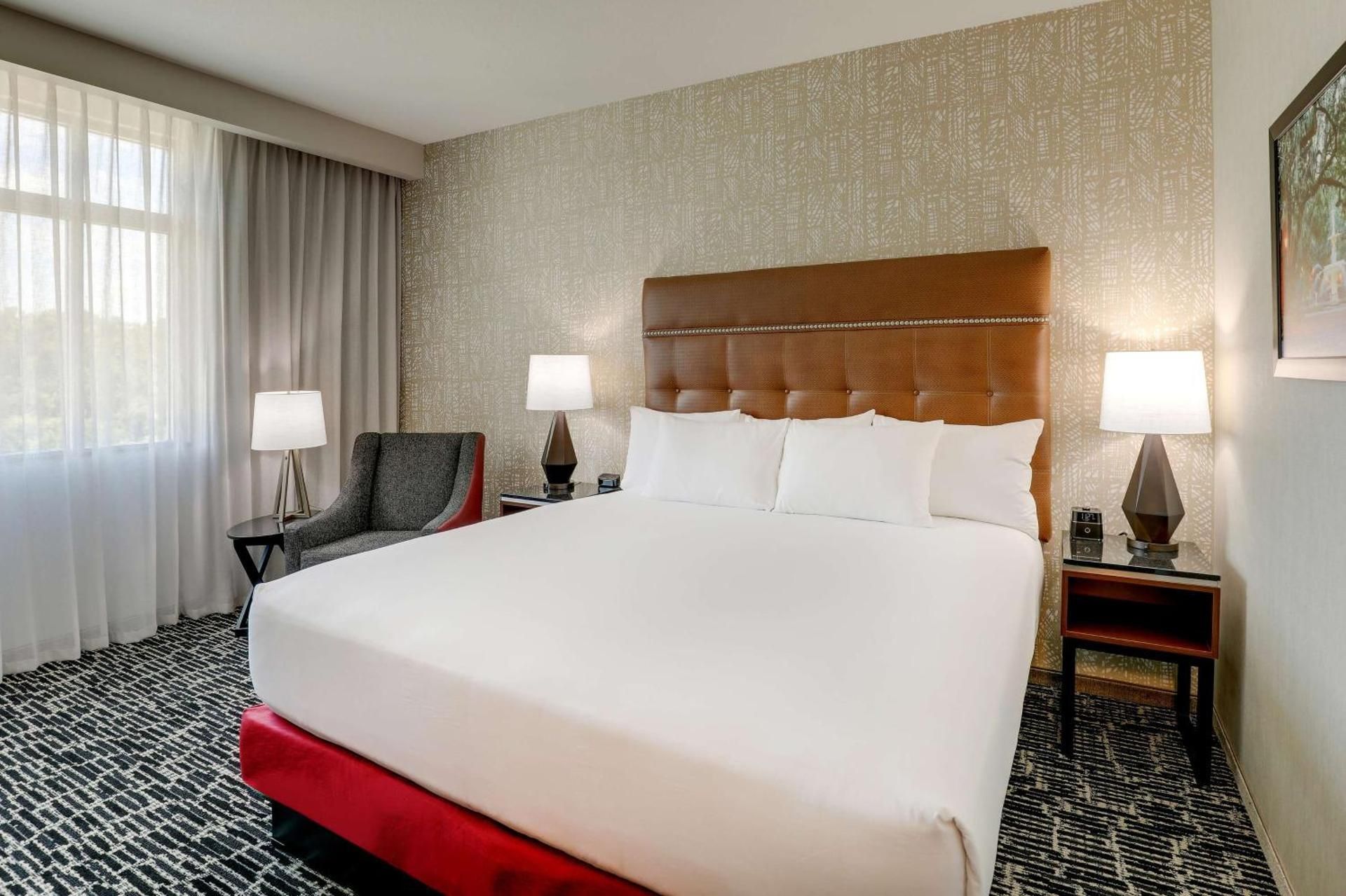 Upper Floor Queen Suite with Sofa Bed - Hearing Accessible