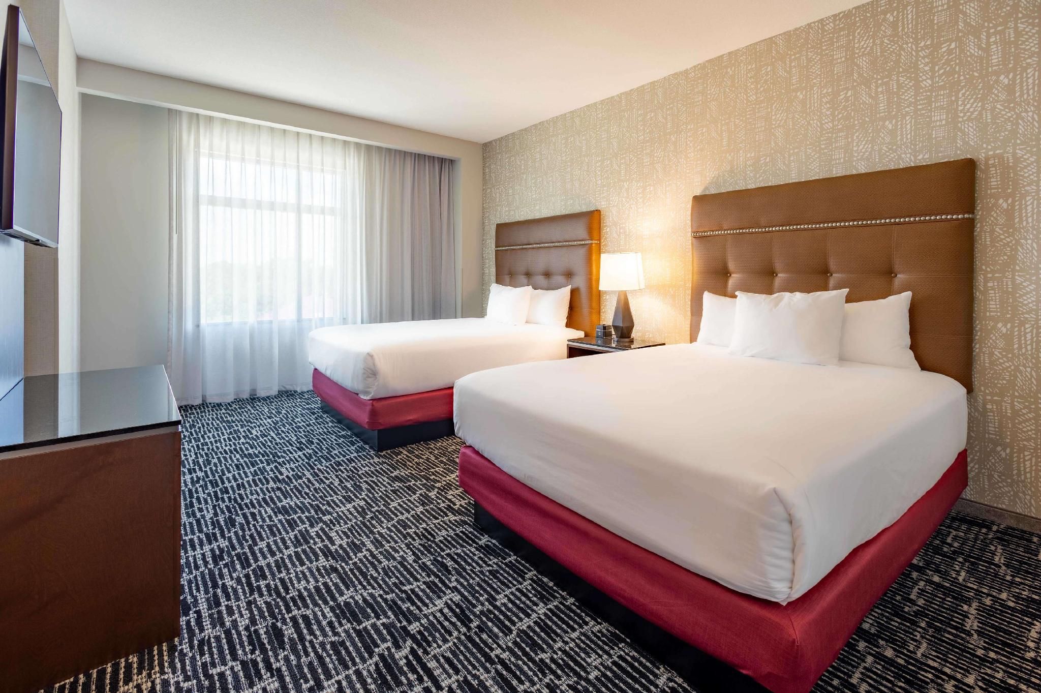 Upper Floor Queen Suite with Sofa Bed