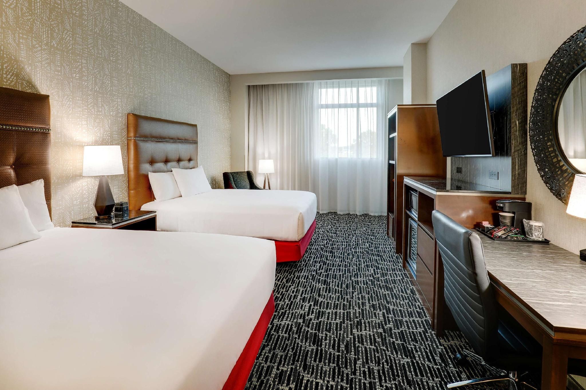 Deluxe Queen Room with Two Queen Beds - Hearing Accessible, Roll-in Shower
