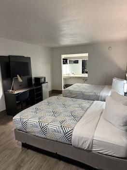 Queen Room with Two Queen Beds - Non-Smoking