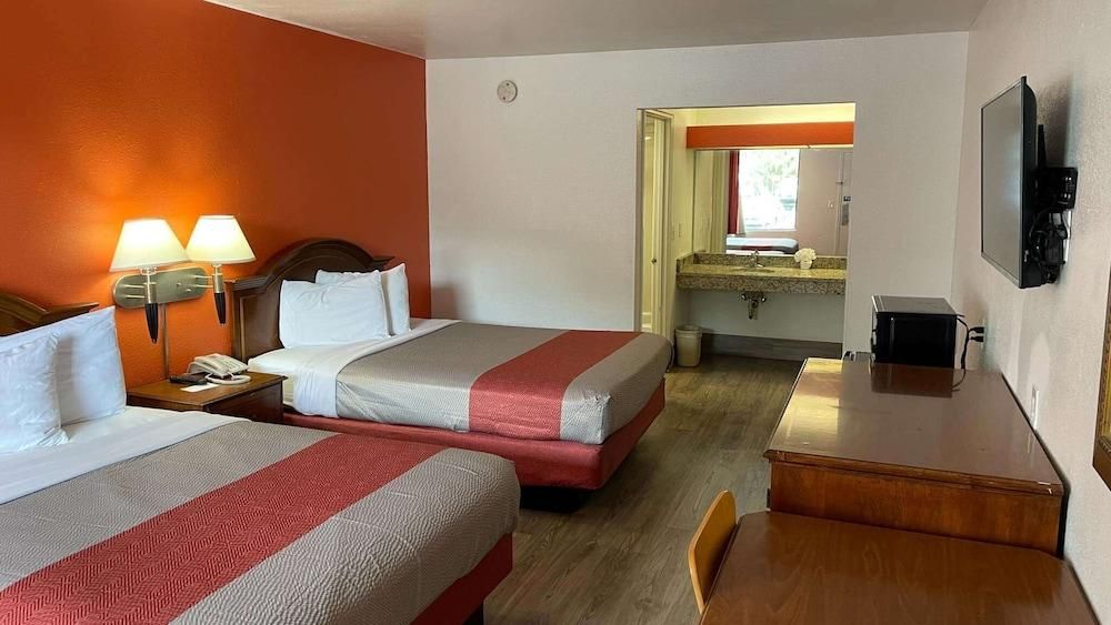 Queen Room with Two Queen Beds - Smoking