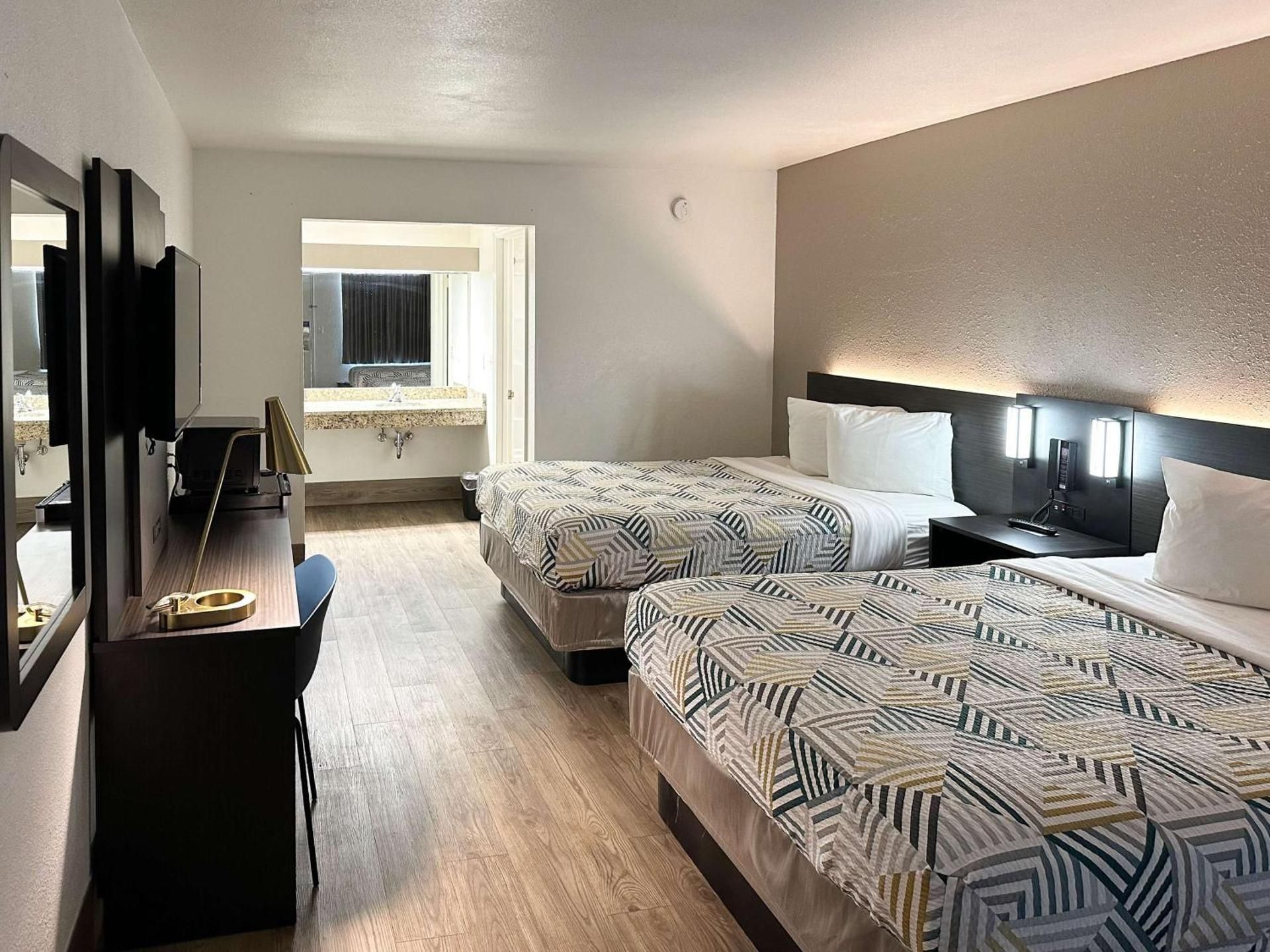 Queen Room with Two Queen Beds - Smoking