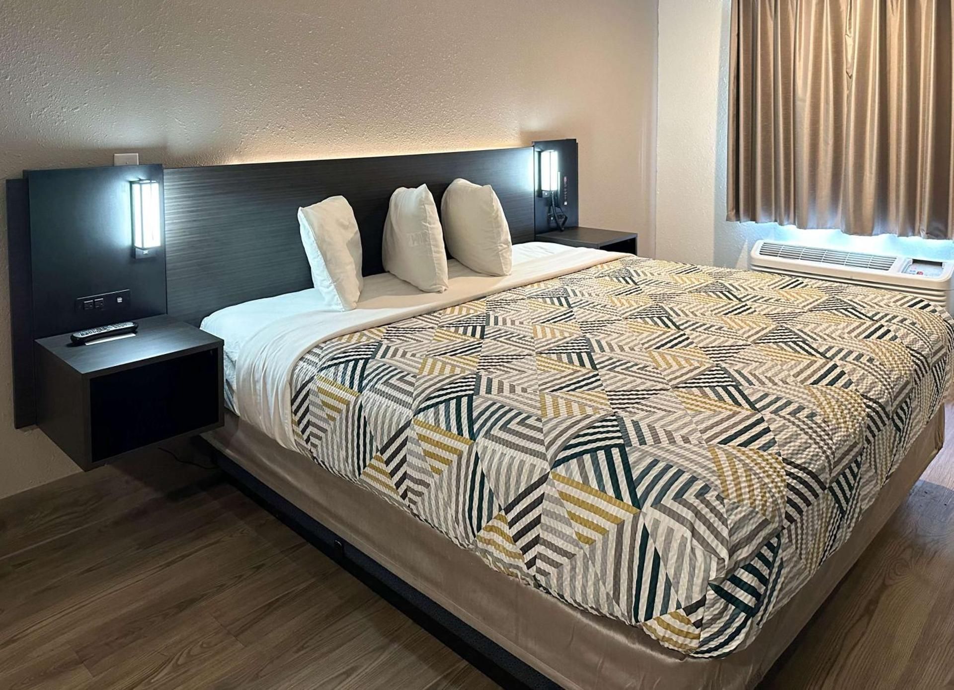 King Room - Disability Access - Non-Smoking