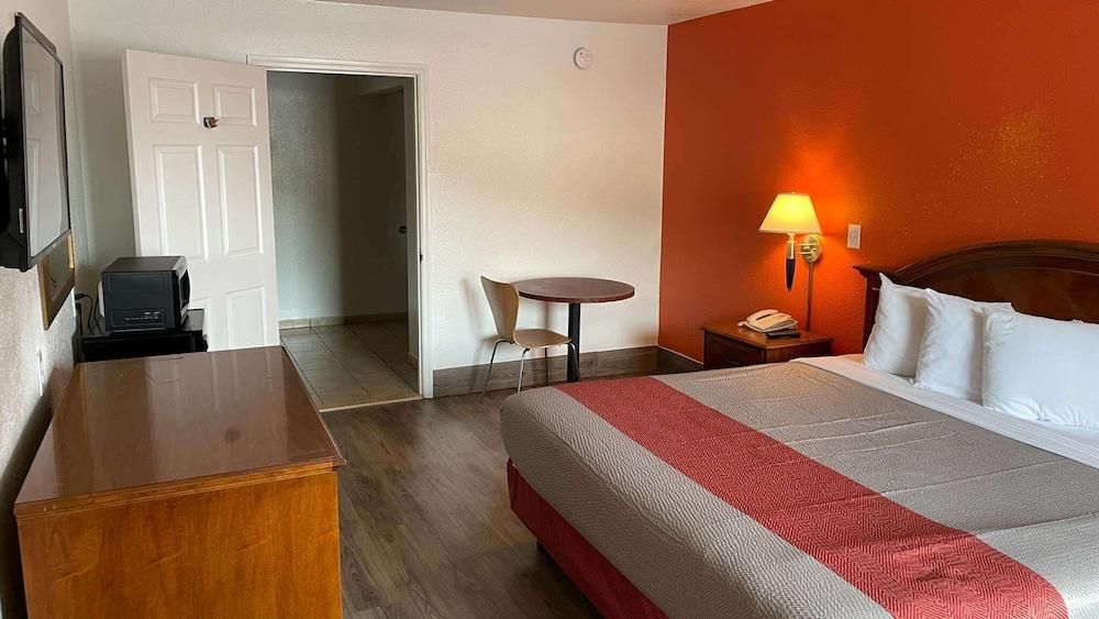King Room - Disability Access - Non-Smoking