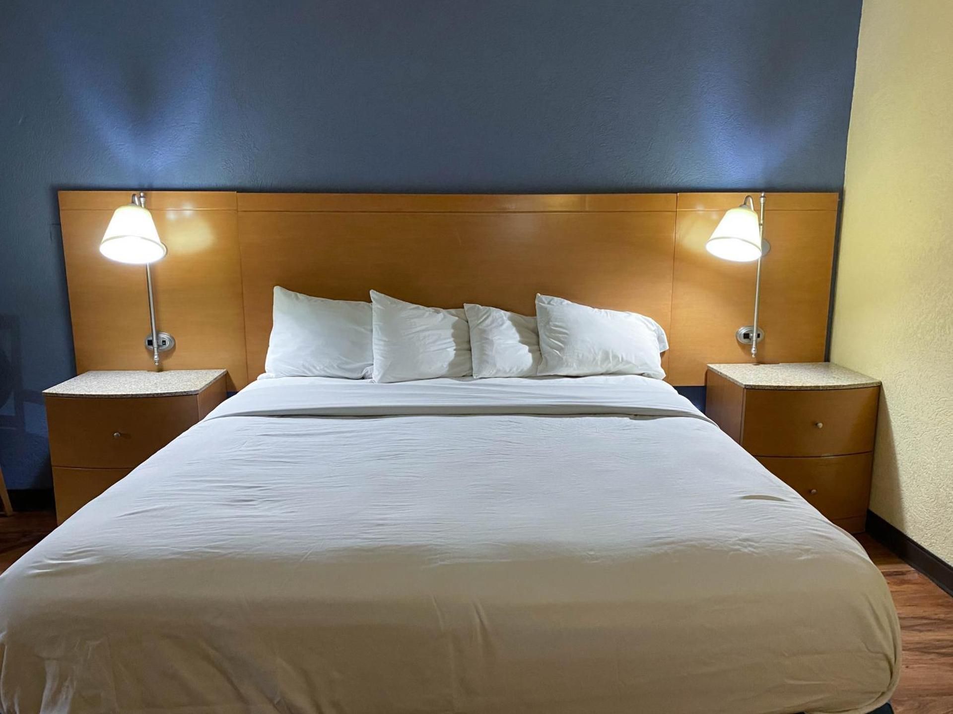 Deluxe Queen Room with Two Queen Beds - Smoking
