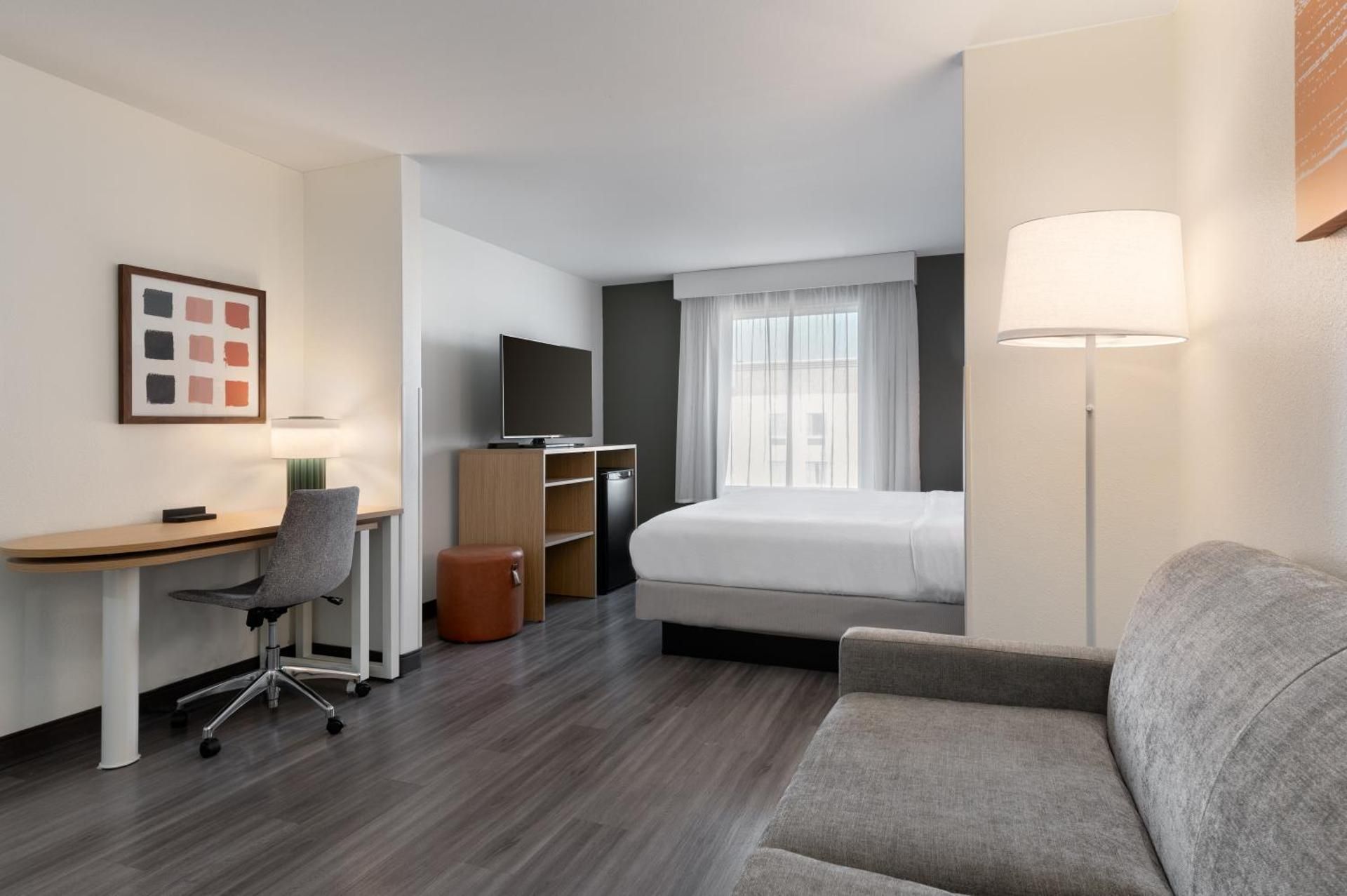 Spark by Hilton Savannah South I-95 1 King Bed  2