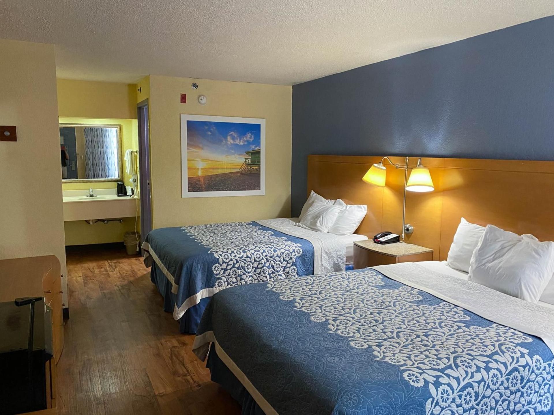 2 Queen Beds | Non-Smoking