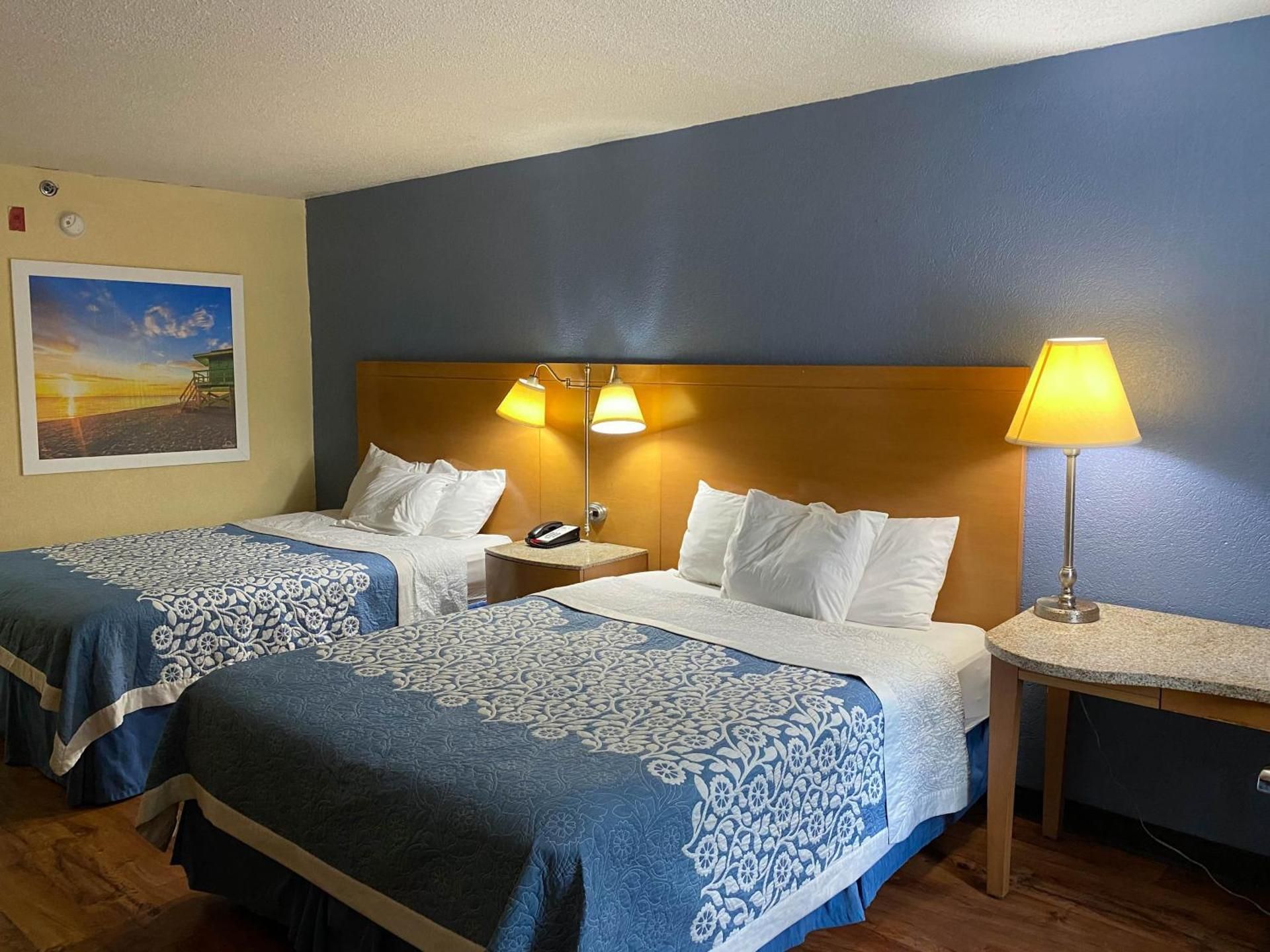 2 Queen Beds | Non-Smoking