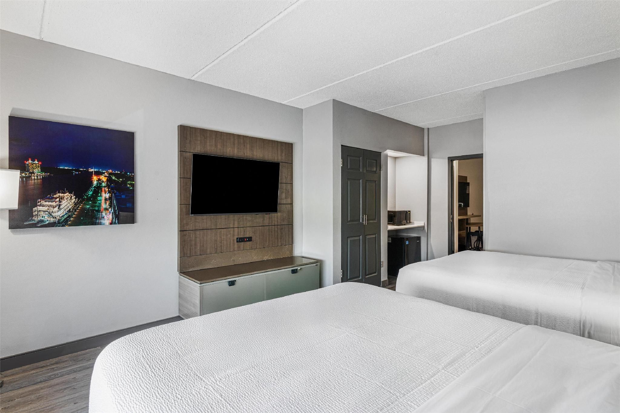 Best Western Plus Savannah Gateway Suite - 2 Queen Bed, Non-Smoking, Full Breakfast 2