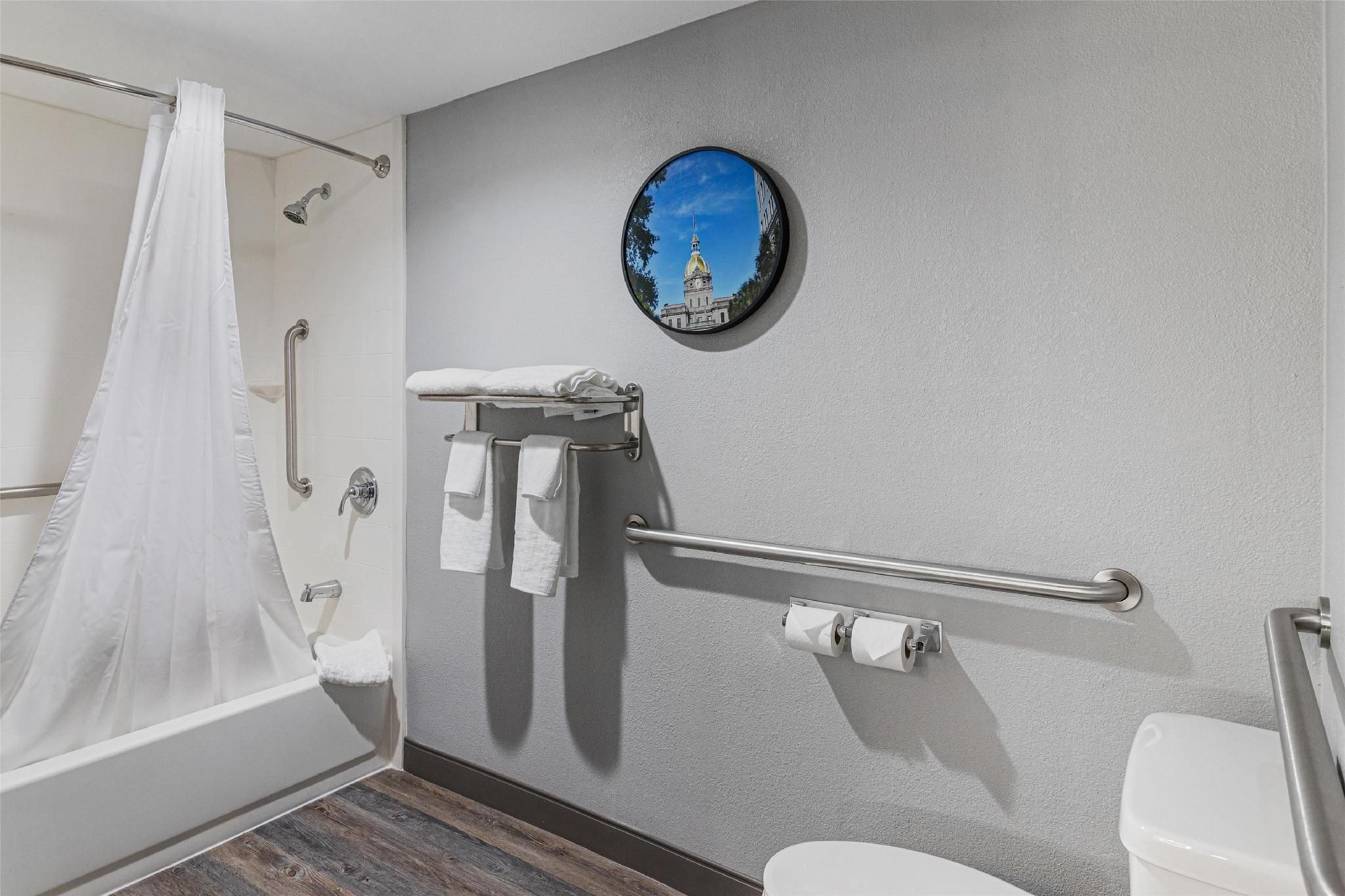 Accessible Suite - King Bed, Mobility Accessible, Non-Smoking, Full Breakfast