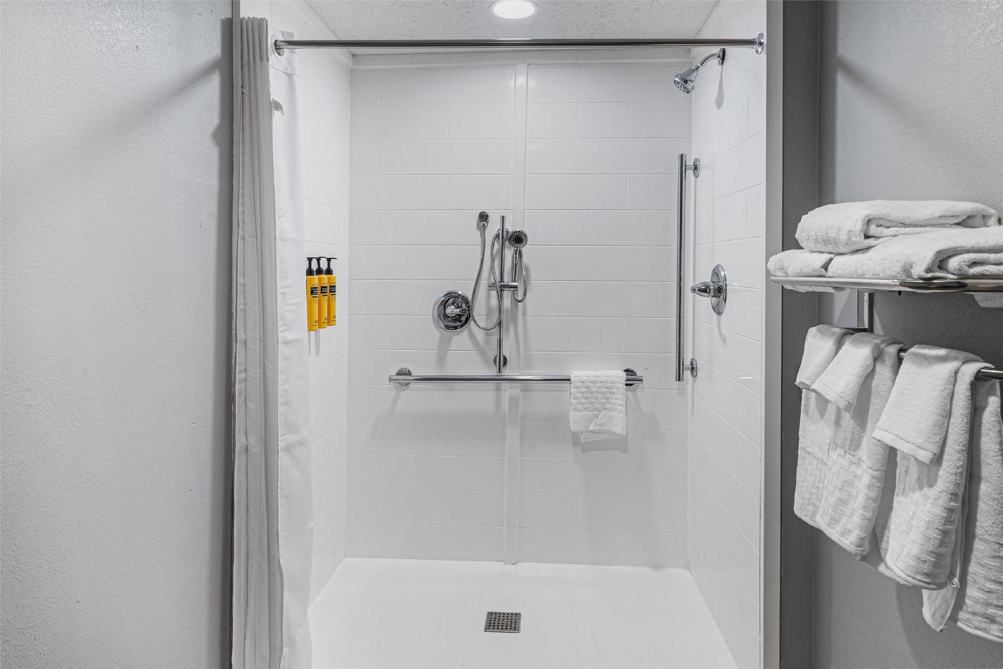 Accessible Suite - 2 Queen Bed, Mobility Accessible, Rolling Shower, Non-Smoking, Full Breakfast