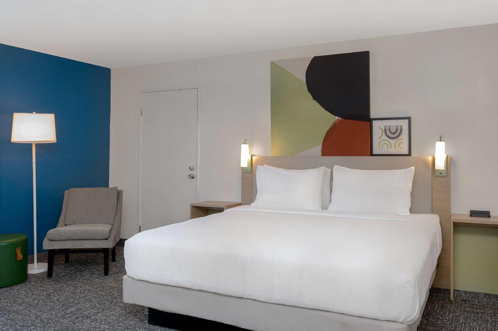 1 King Bed