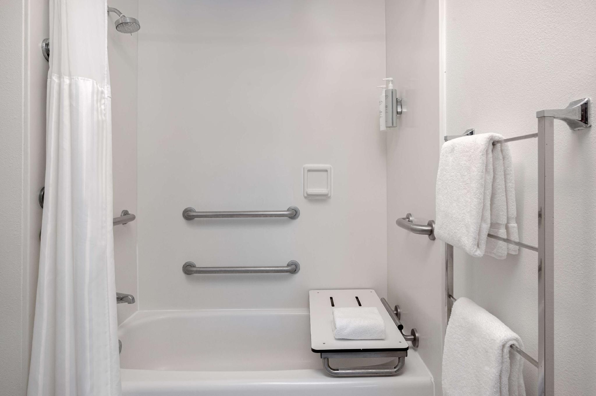 1 Queen Bed Mobility Accessible With Tub