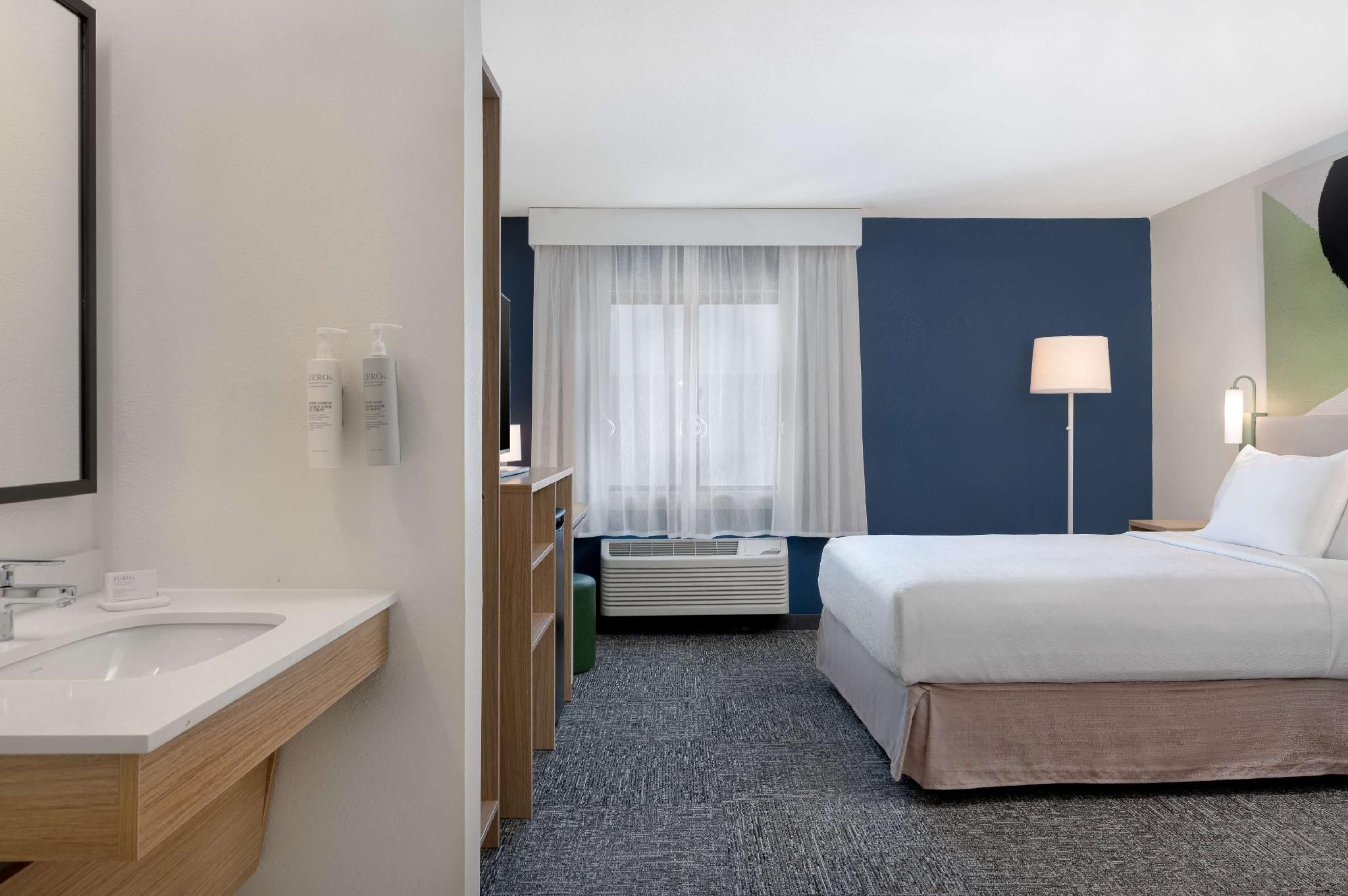 1 Queen Bed Mobility Accessible With Tub