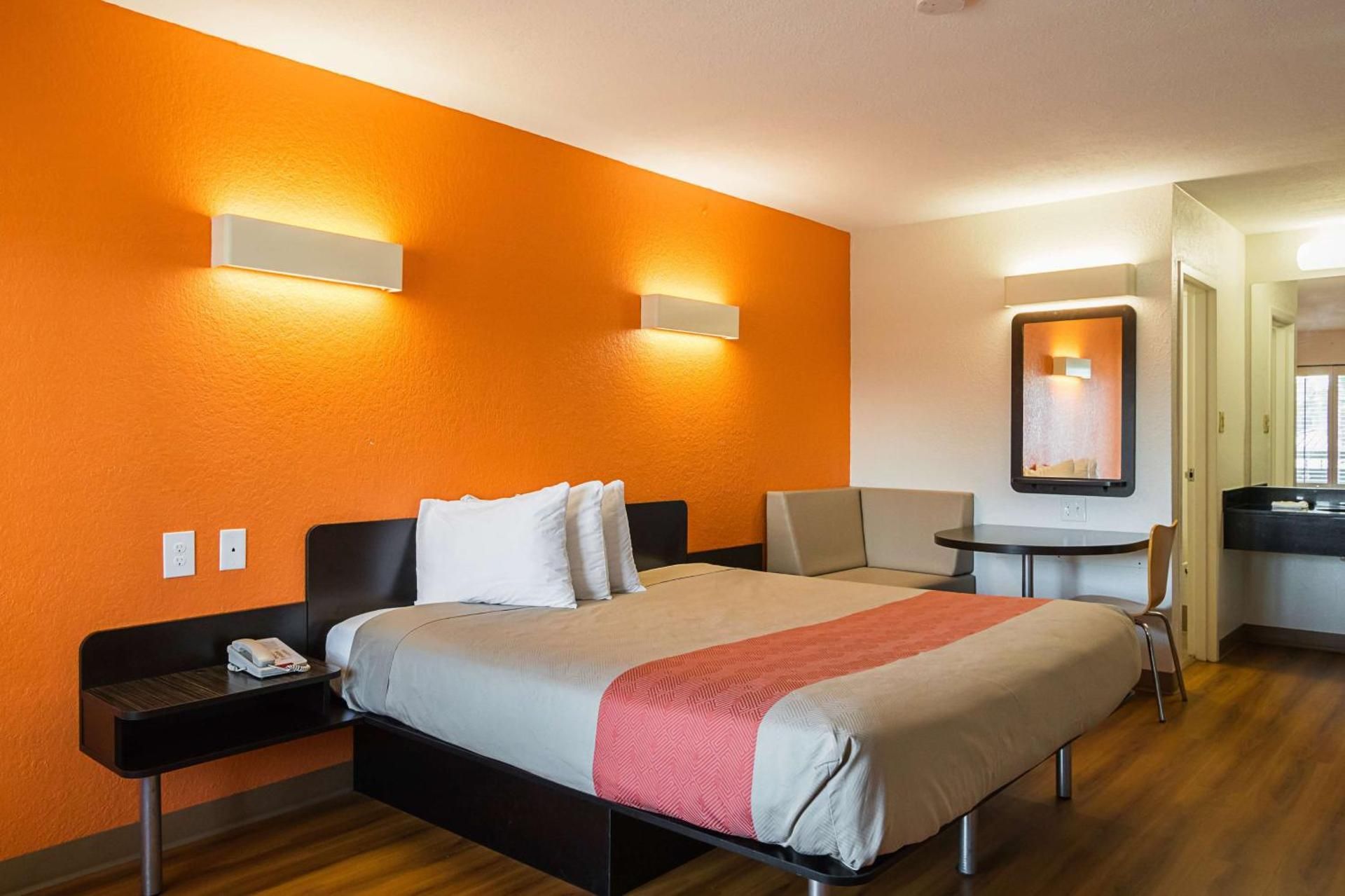 1 King Bed