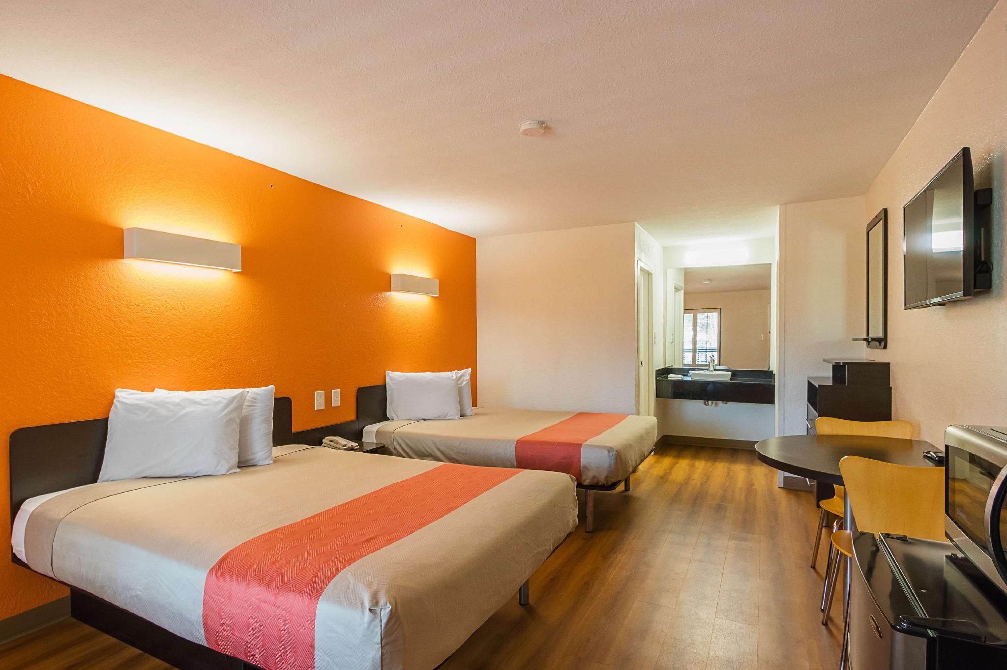 2 Queen Beds |ADA/RI Shower/Non-Smoking