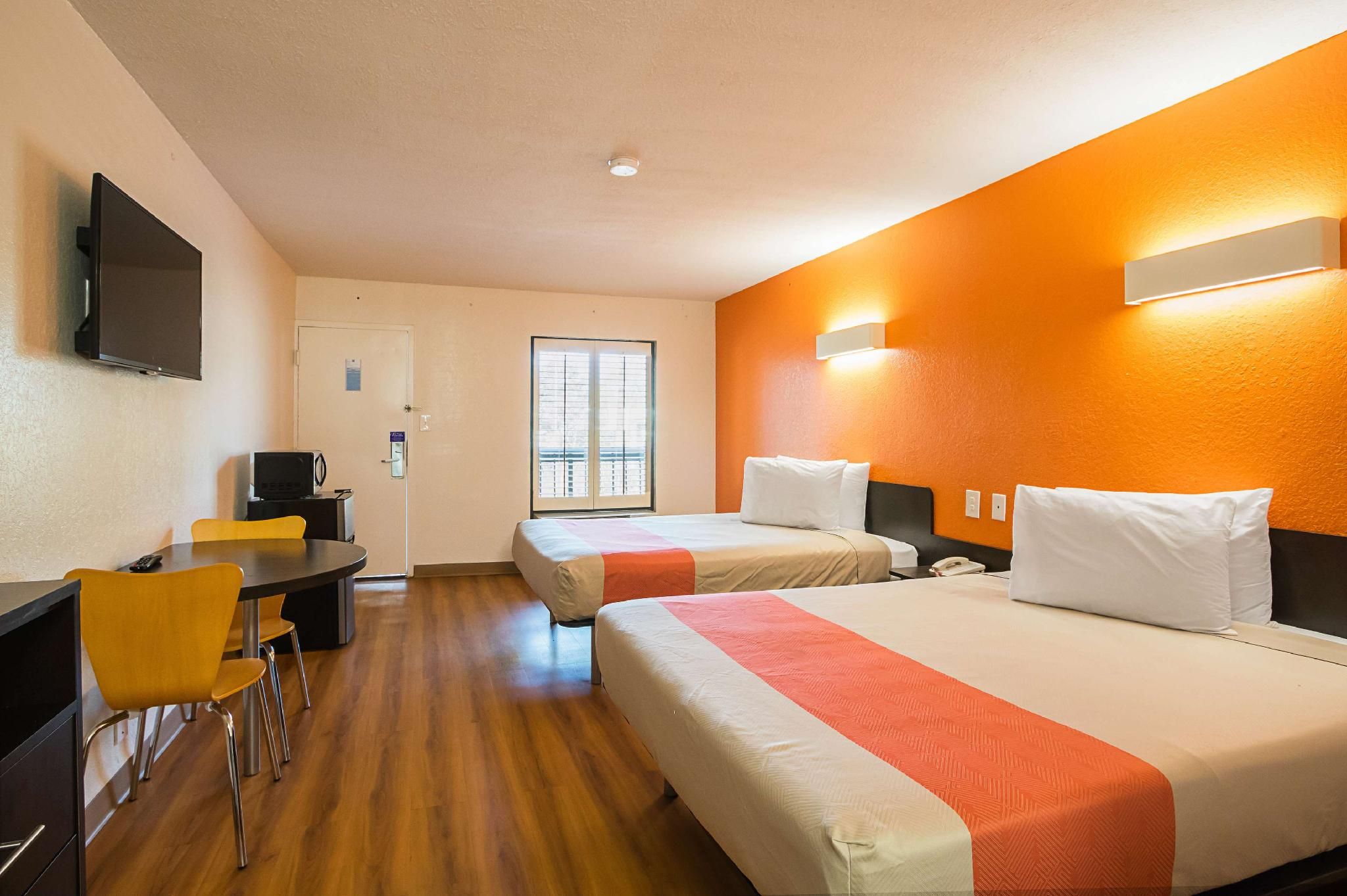 2 Queen Beds |ADA/RI Shower/Non-Smoking