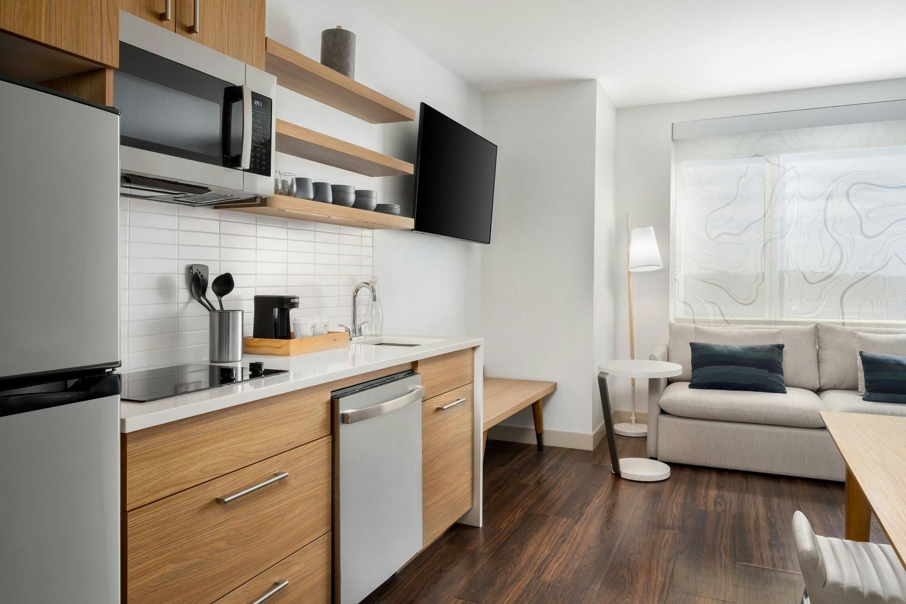 Studio, 2 King, Non-Private Sofa Bed