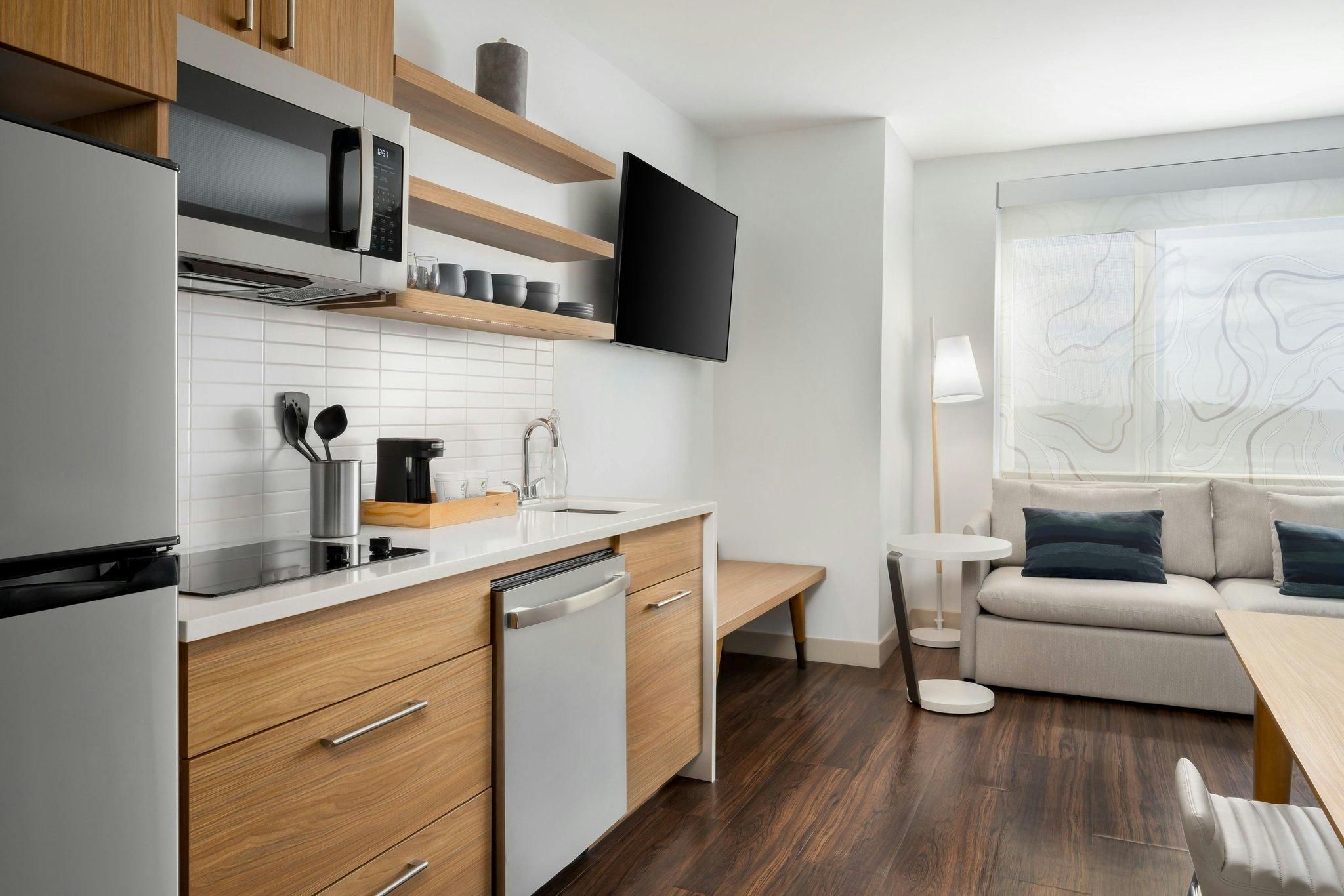 1 Bedroom Suite, 1 King, Sofa bed