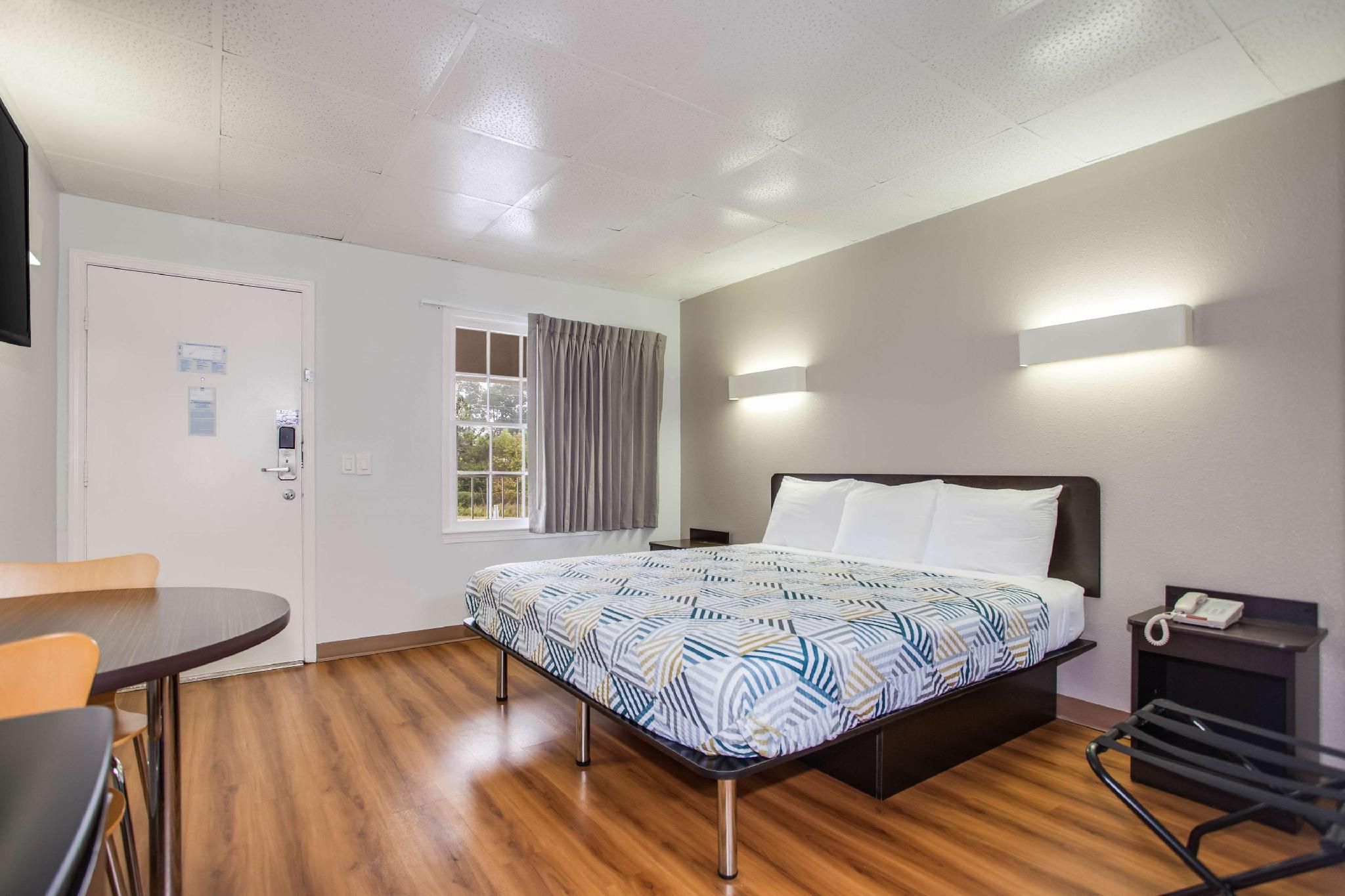 1 King Bed | Non-Smoking, Mini Fridge
