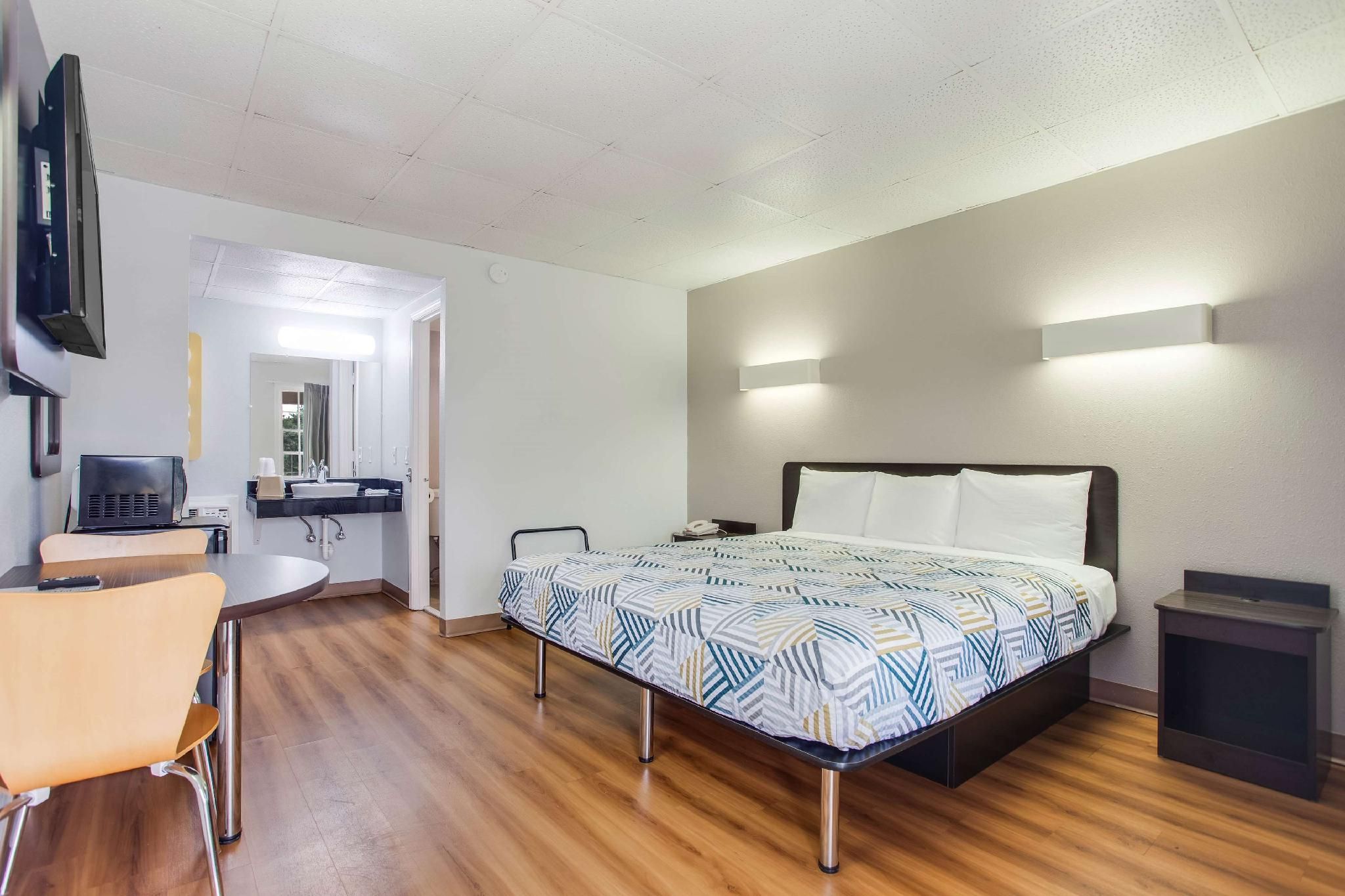 1 King Bed | Non-Smoking, Mini Fridge