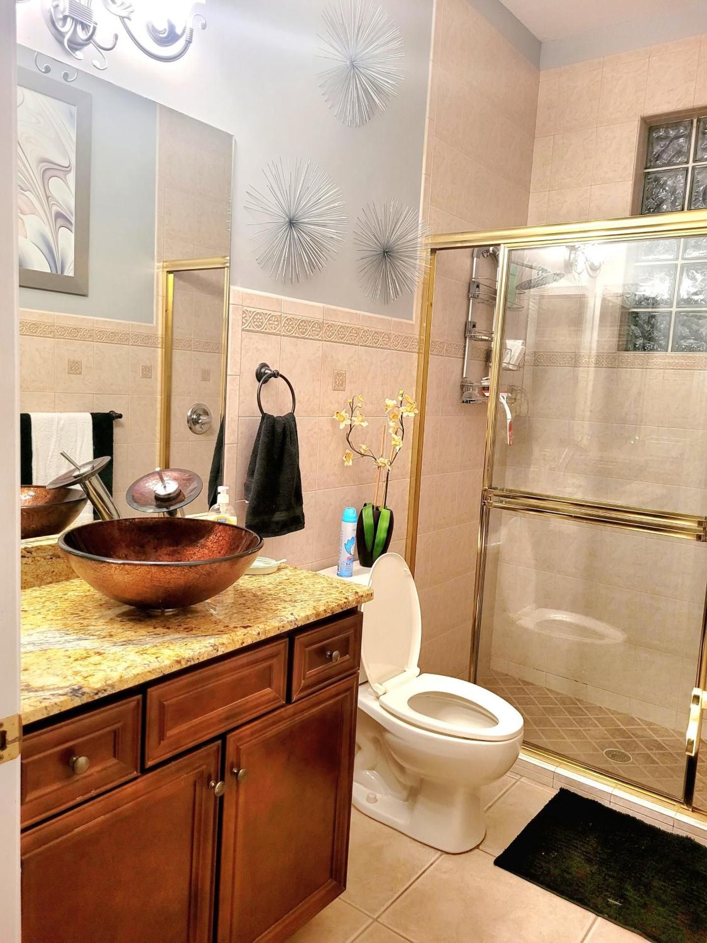 Queen Room with Shared Bathroom