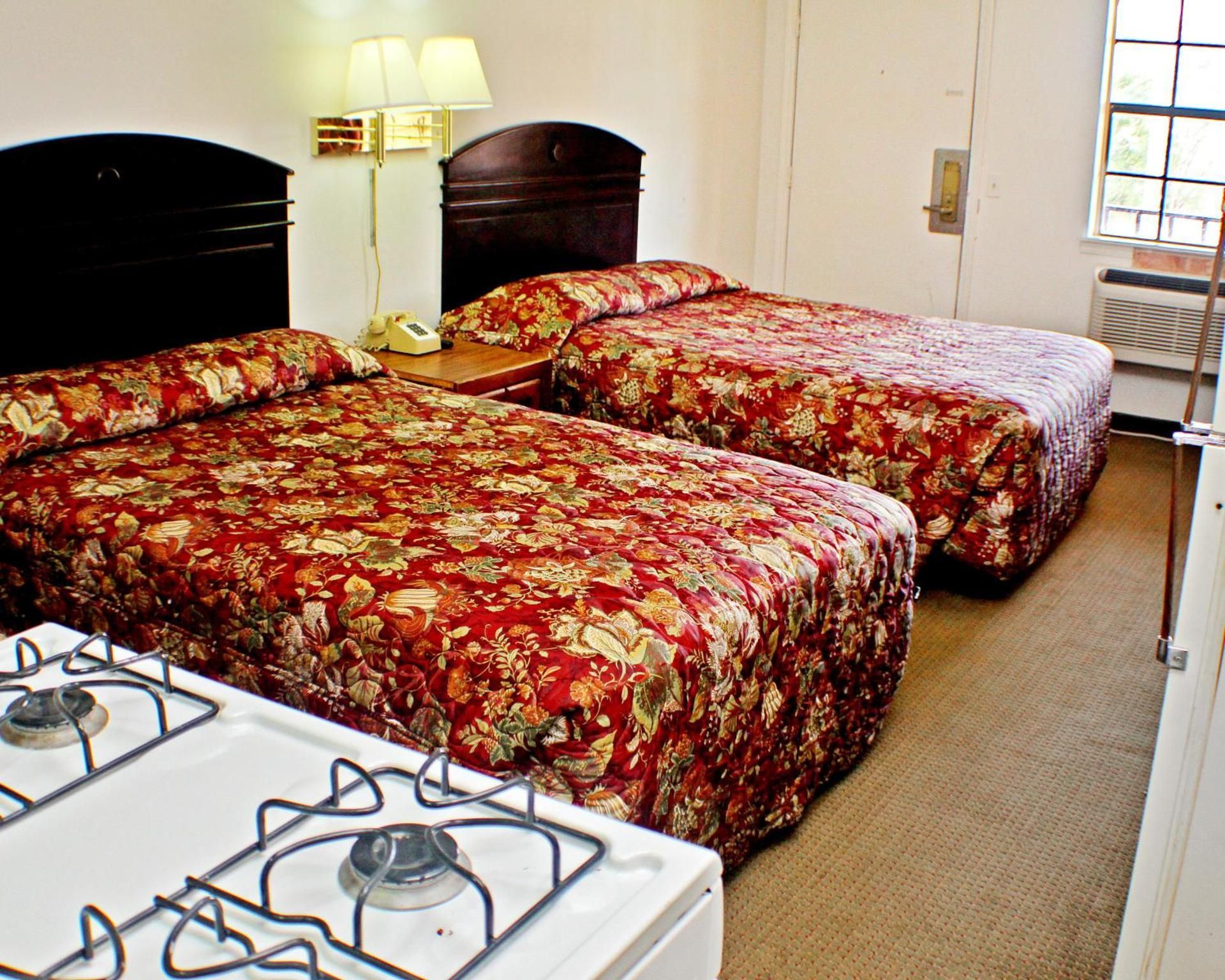 2 Queen Beds, Smoking