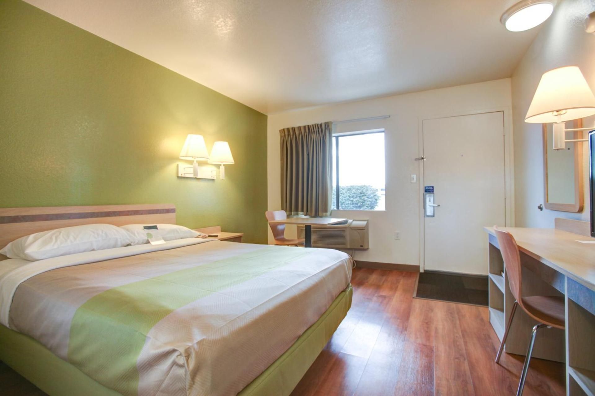 King Room - Non-Smoking