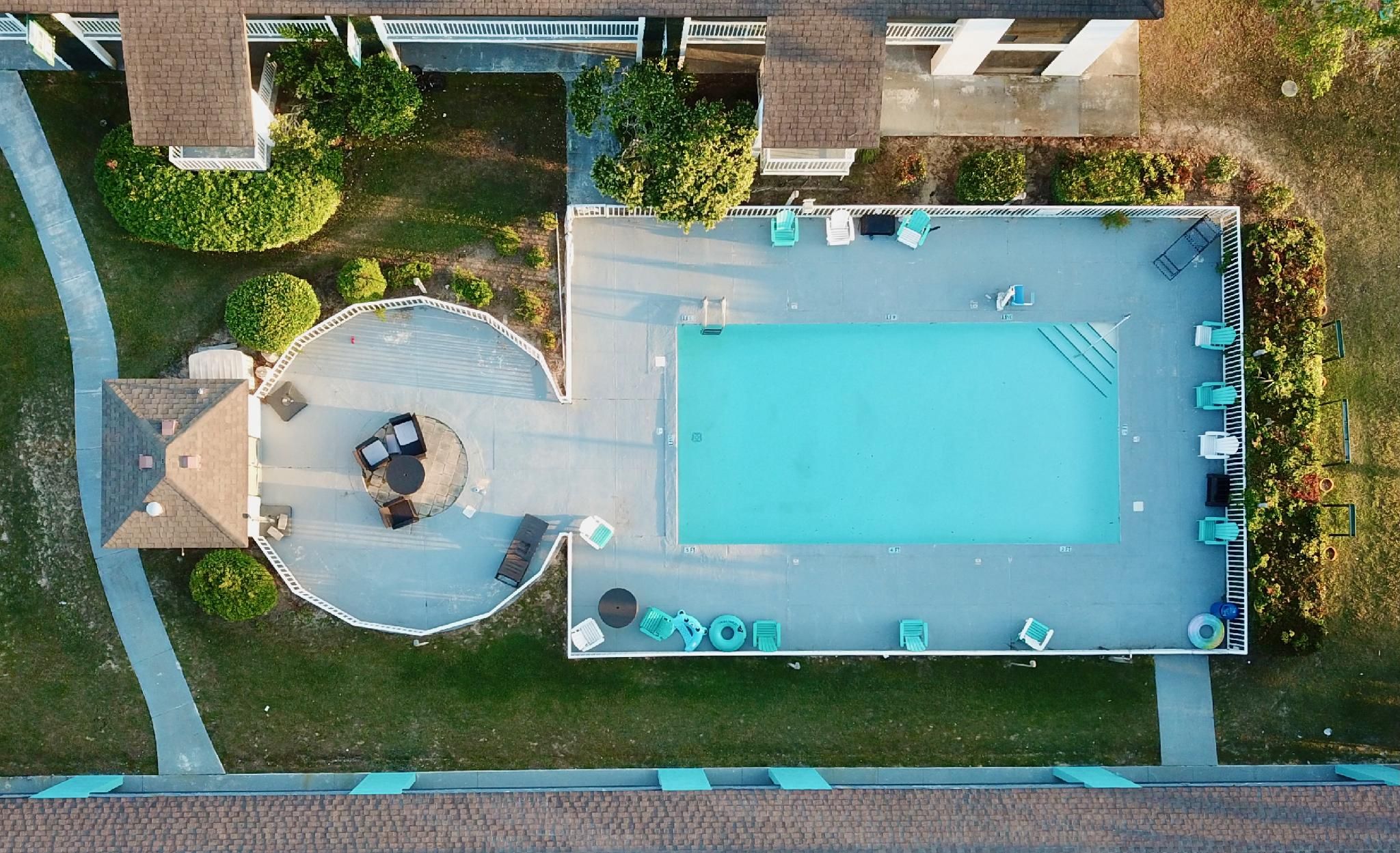 swimming pool [outdoor]