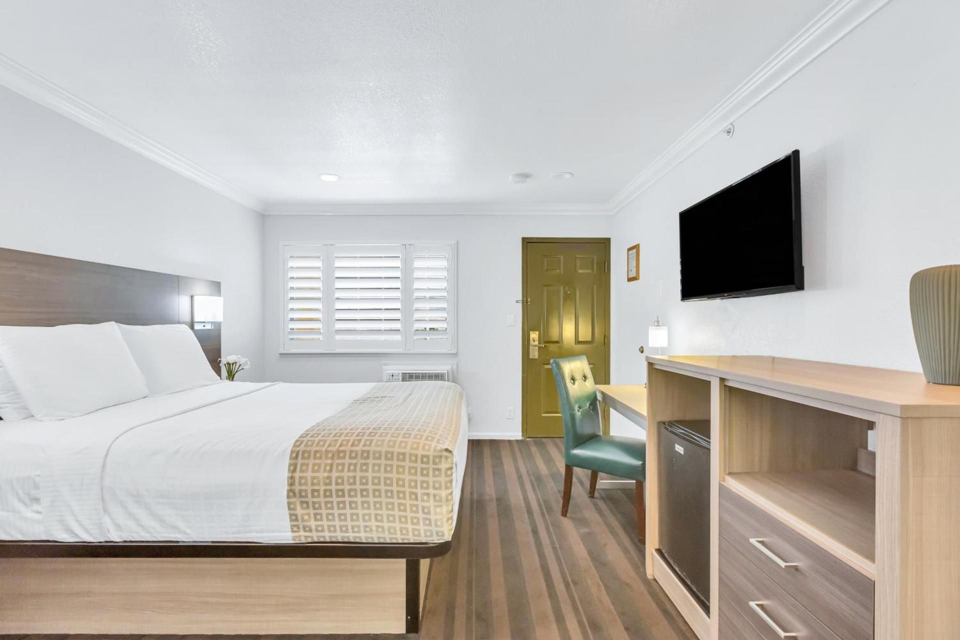 Queen Bed Non-Smoking