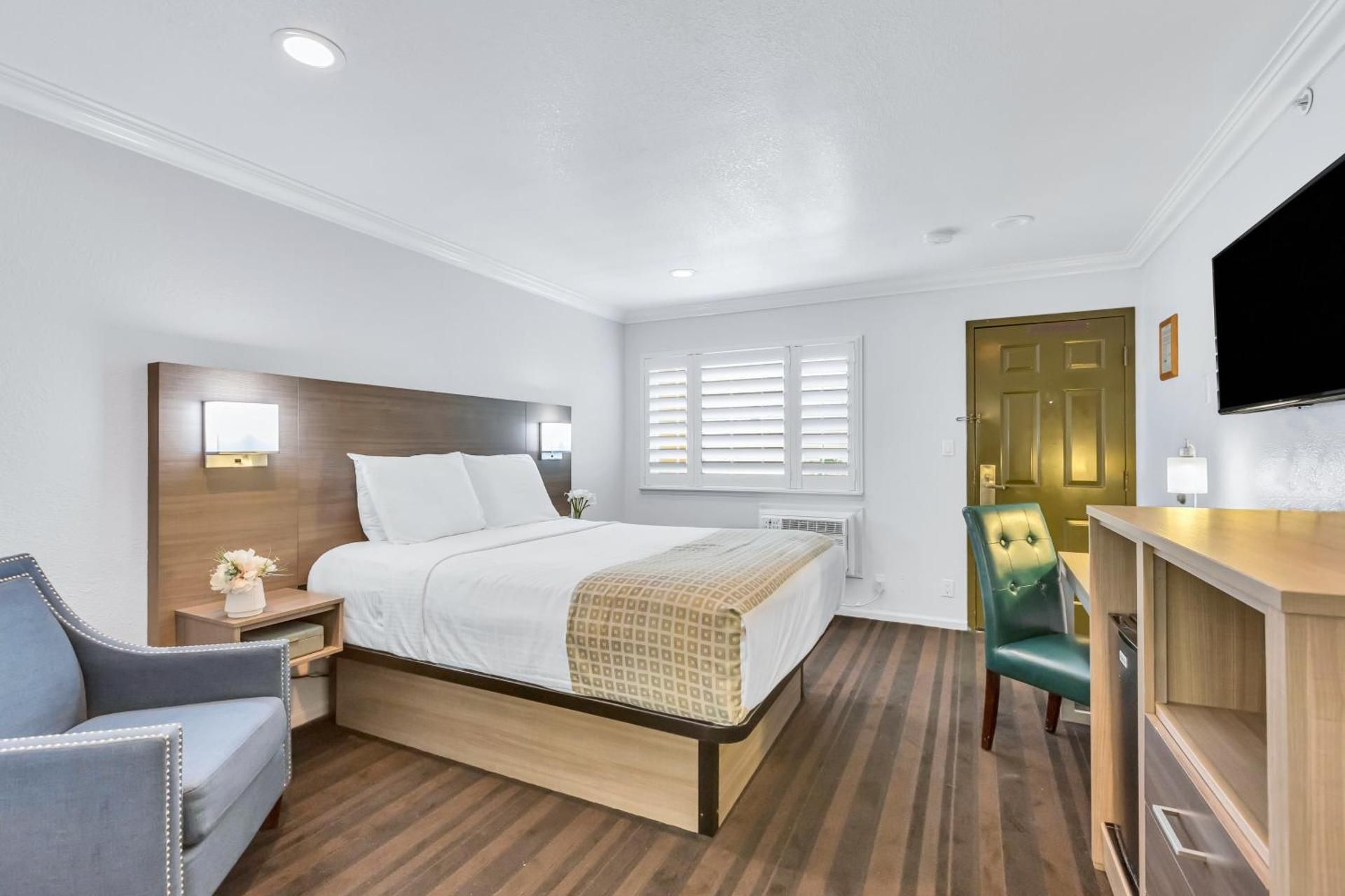 Queen Bed Non-Smoking