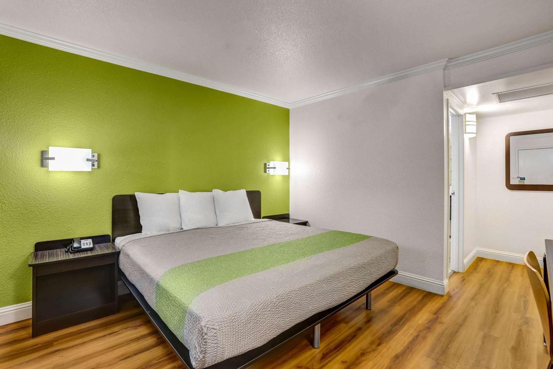 King Room - Non-Smoking