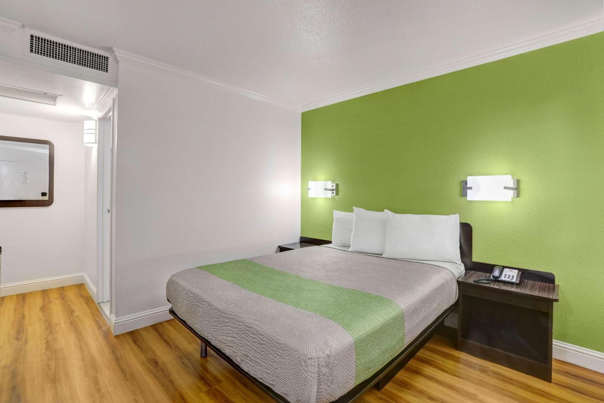 Double Room - Disability Access - Roll In Shower