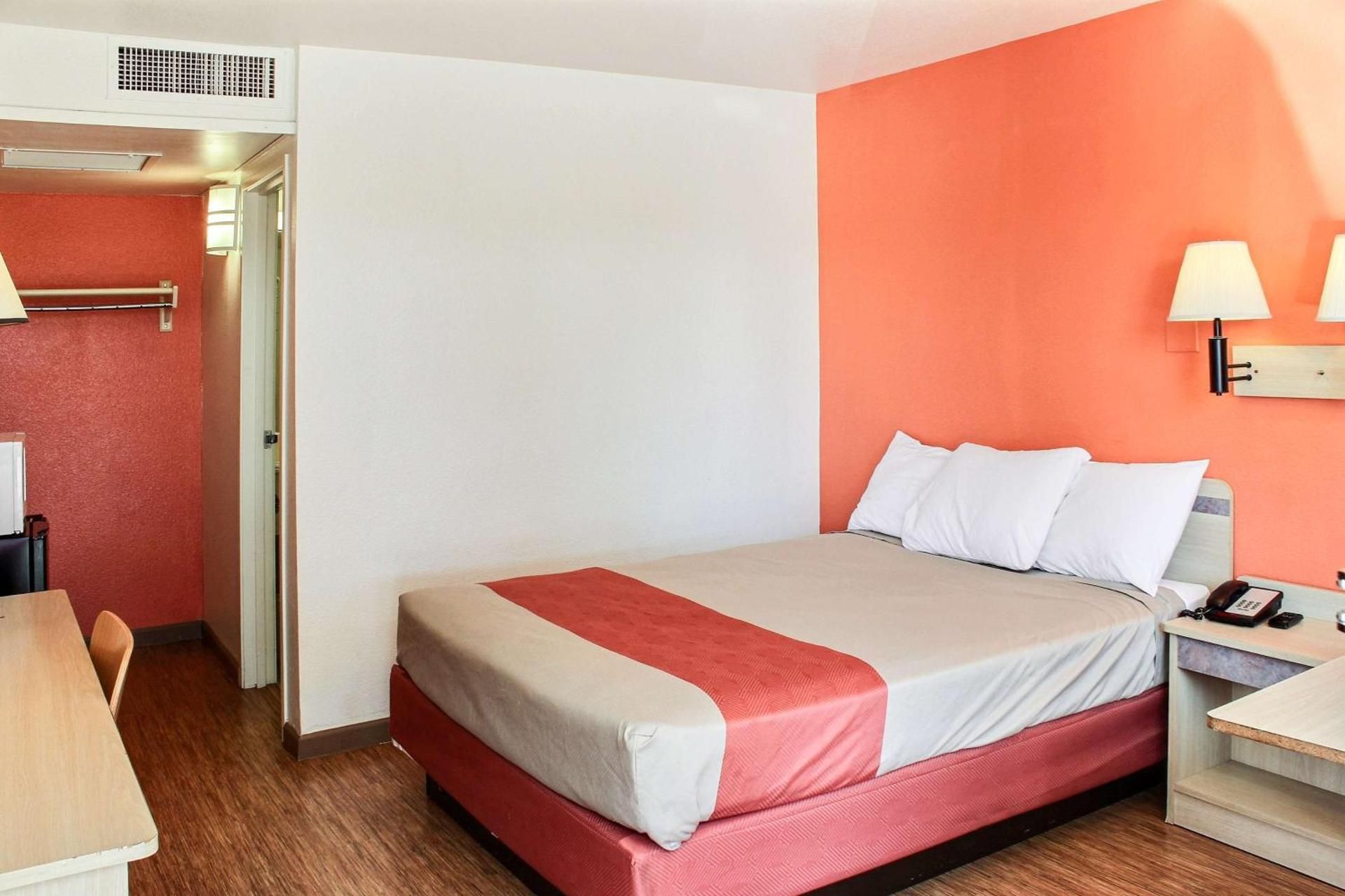 Motel 6 King City, CA Double Room - Disability Access - Non-Smoking 2