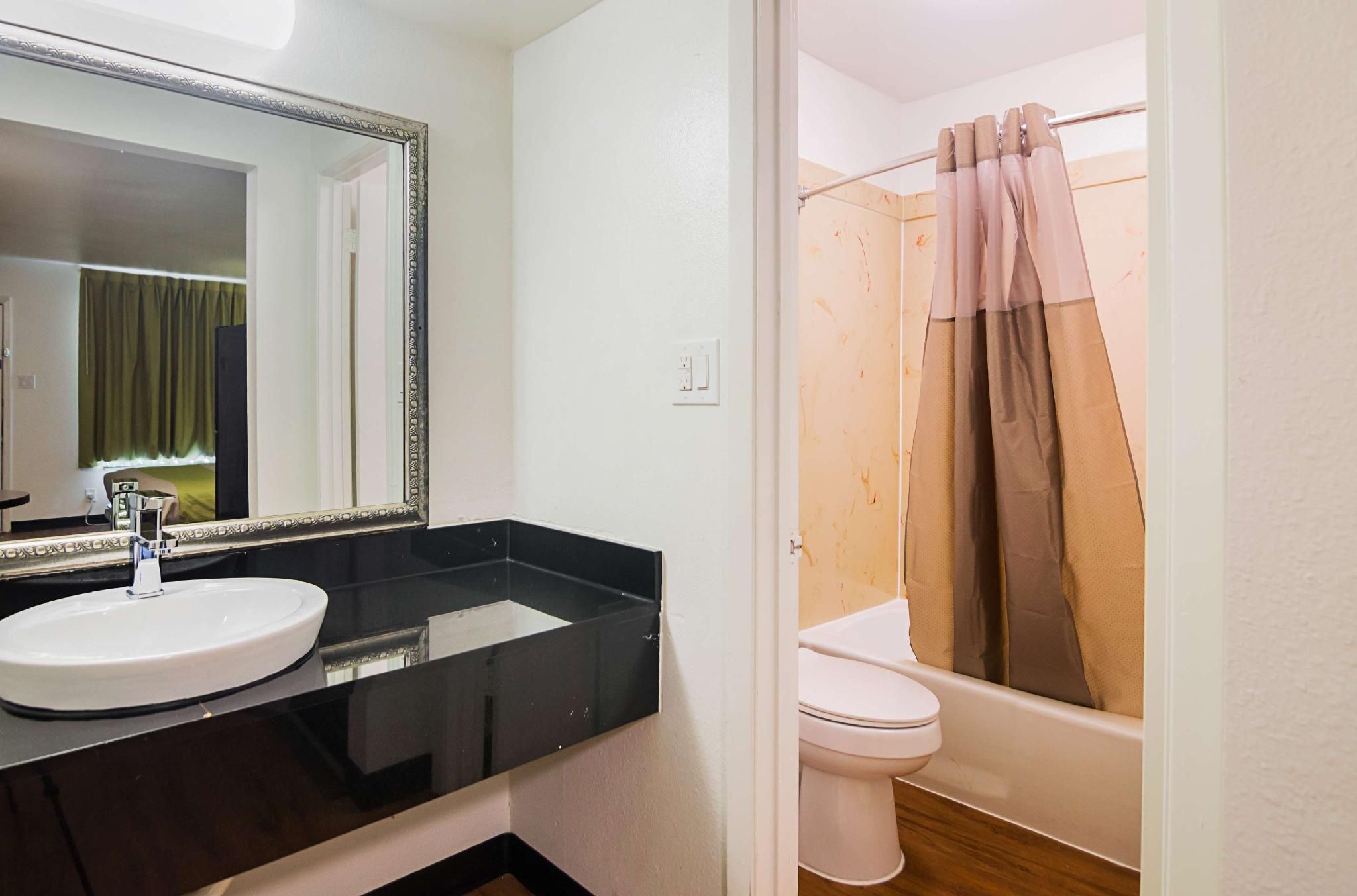 Studio 6  Tyler, TX 2 Queen Beds | Non-Smoking, Kitchen 2