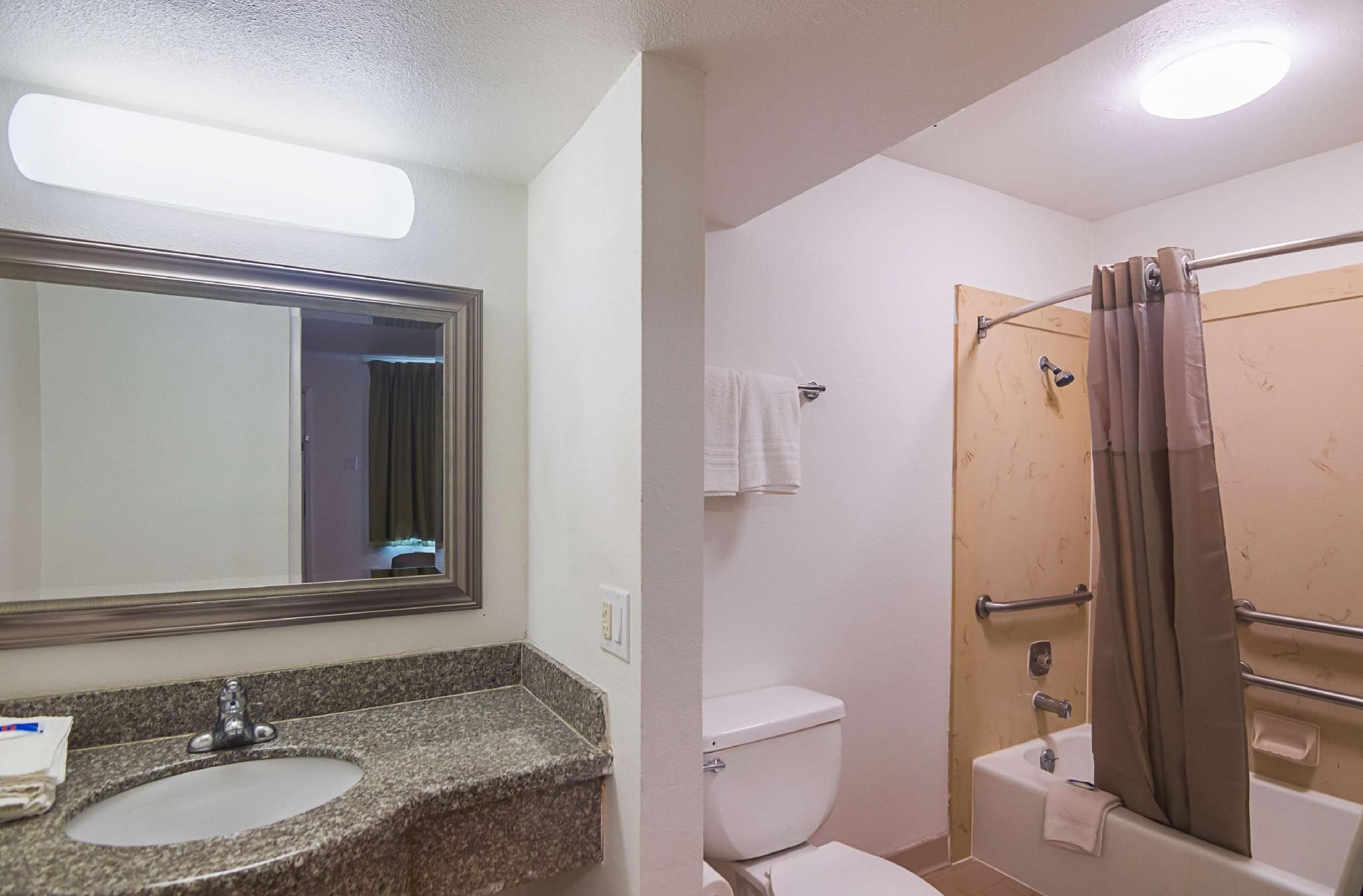 Studio 6  Tyler, TX 1 KING BED | ACCESSIBLE, NON-SMOKING 3