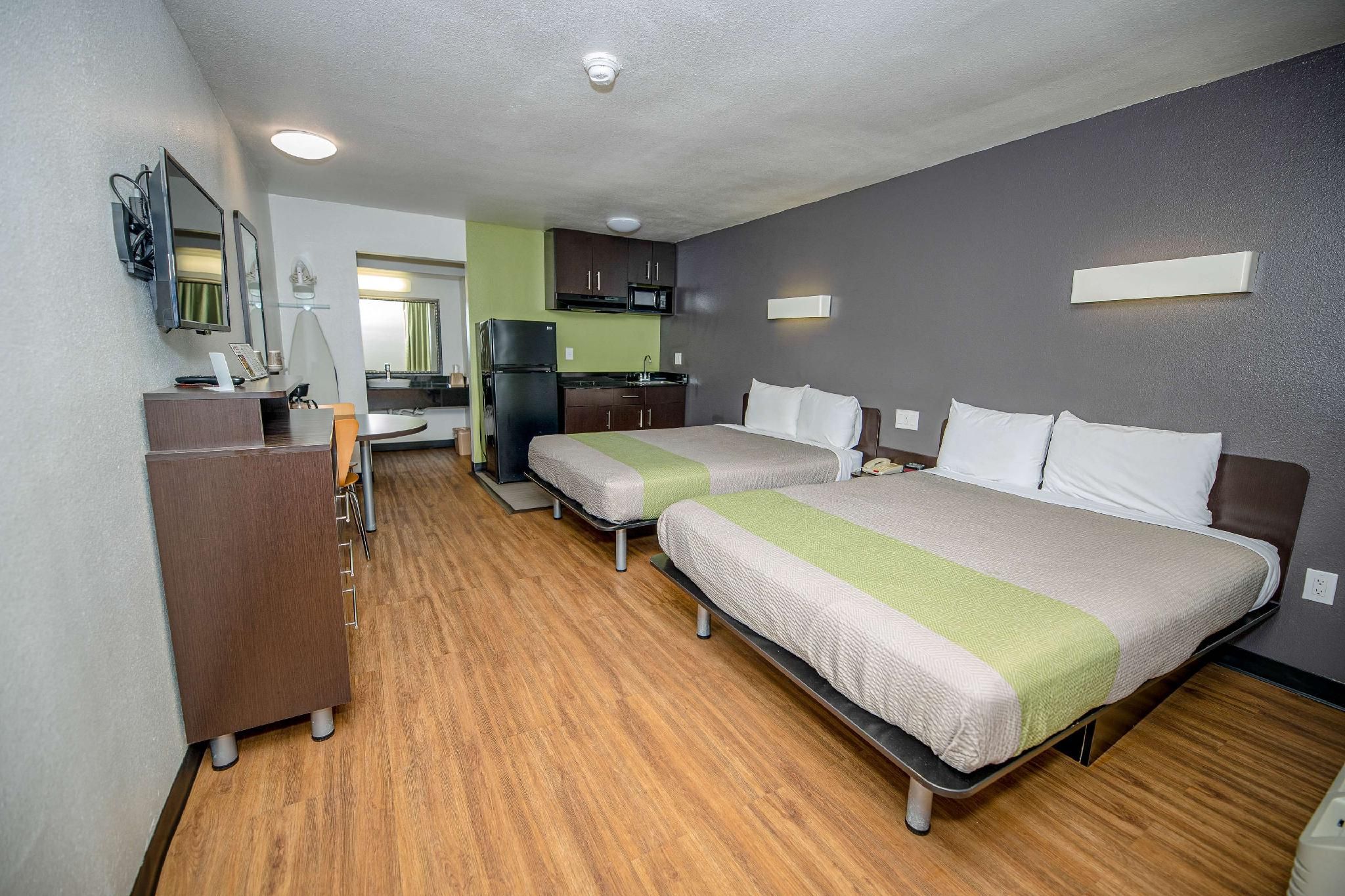 2 Queen Beds | Non-Smoking