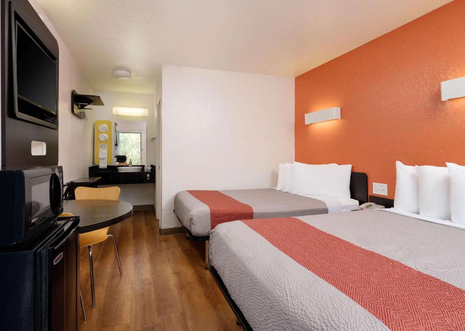 Motel 6 Camarillo, CA 2 Full Beds | 2