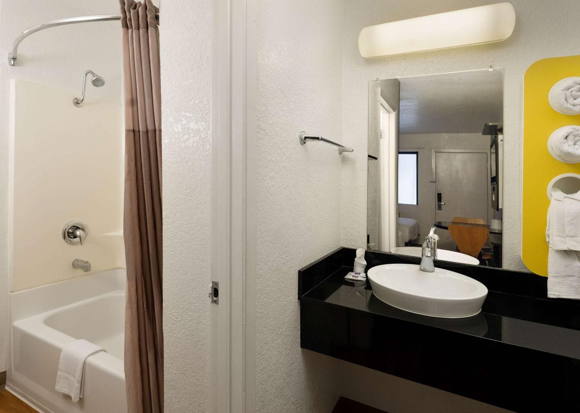 Motel 6 Camarillo, CA 2 Full Beds | 3