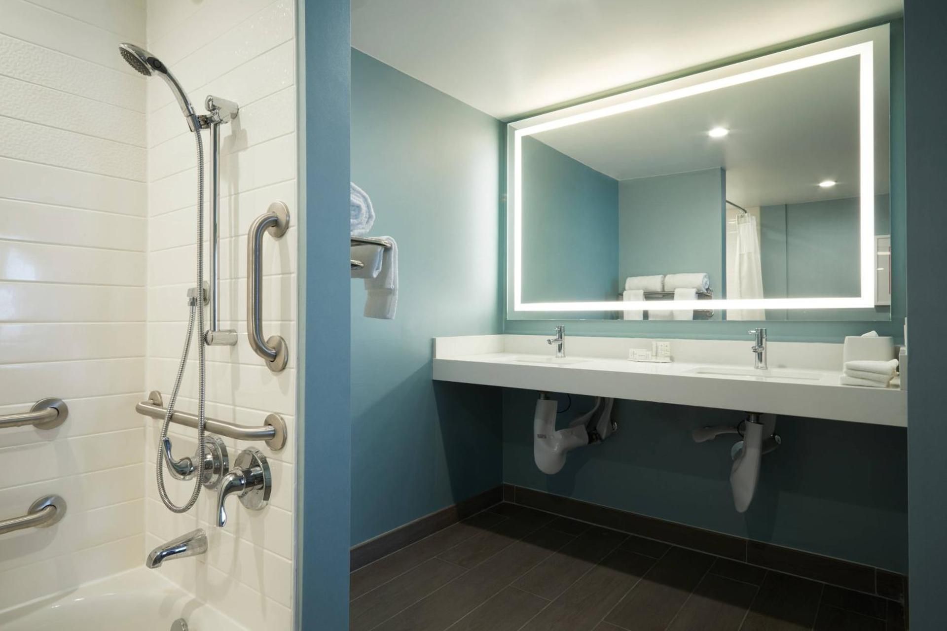 King Suite with Sofa Bed and Adapted Tub - Mobility and Hearing Accessible