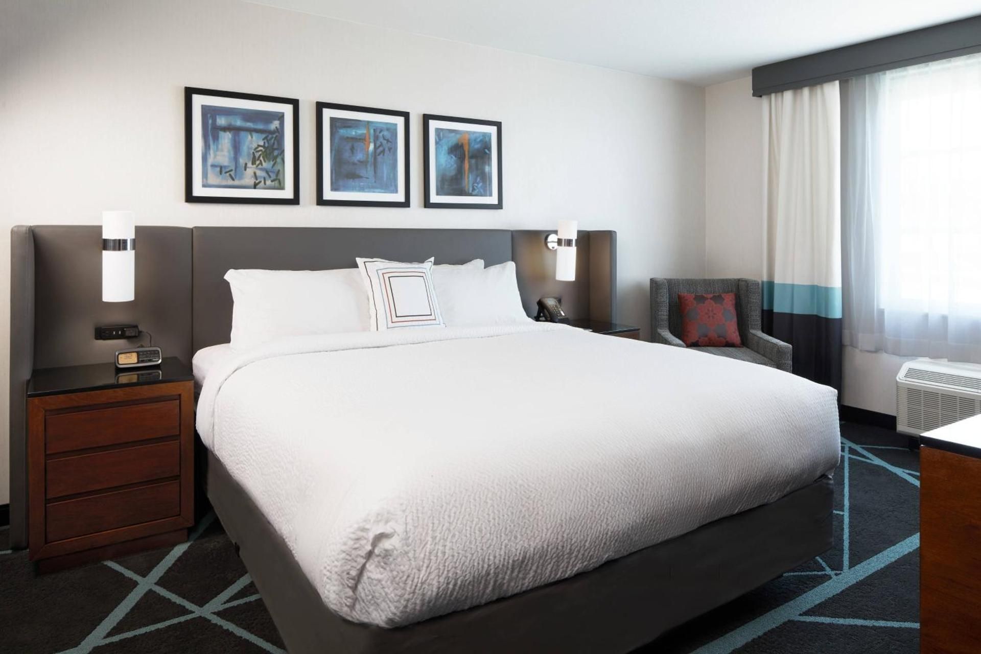 Executive King Suite, 1 Bedroom Suite, 1 King, Sofa bed