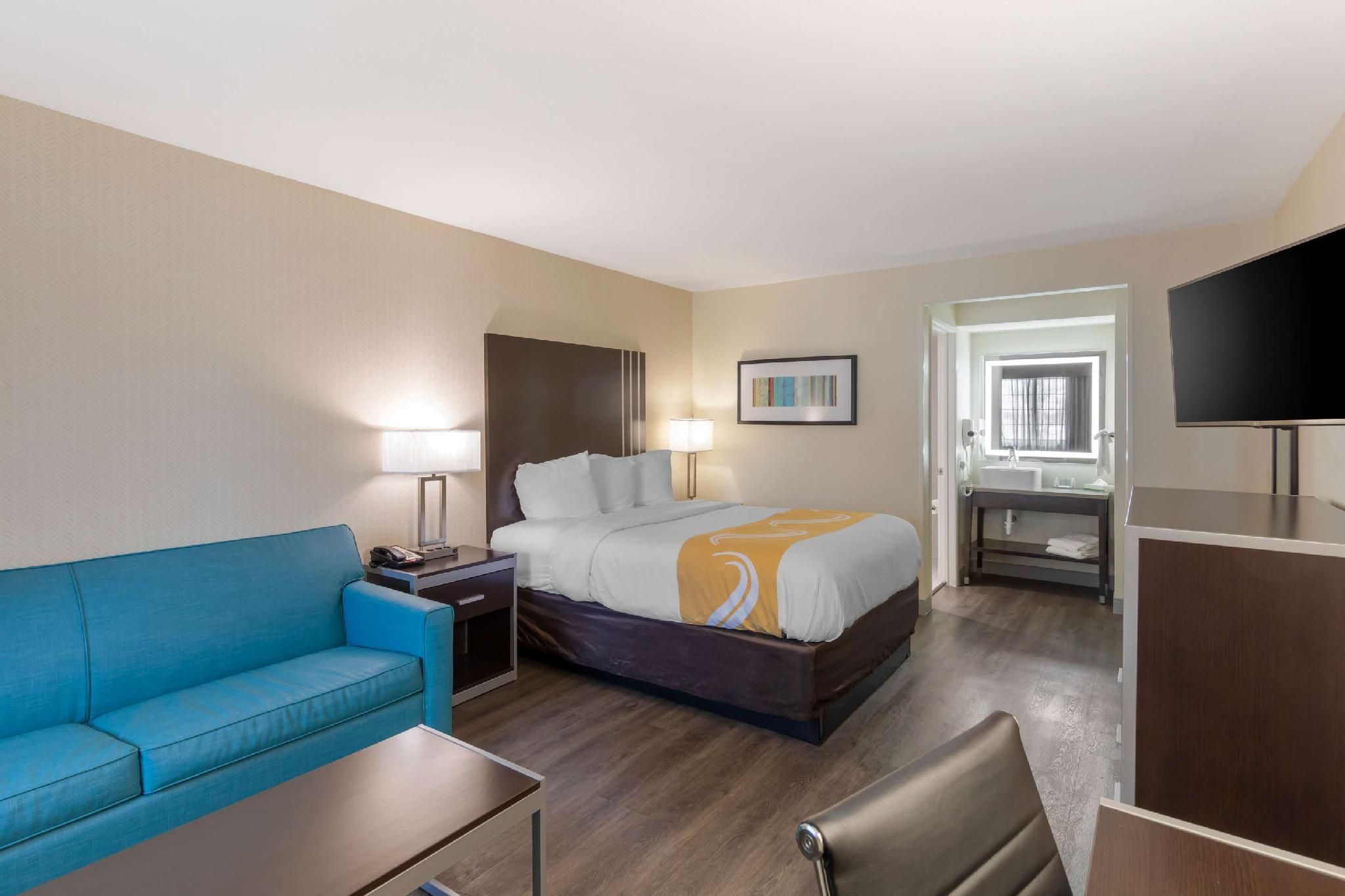 1 Queen Bed, Suite, Nonsmoking