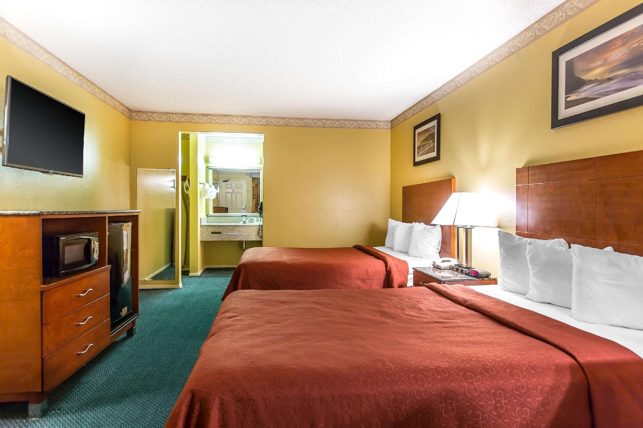 2 Double Beds, Smoking