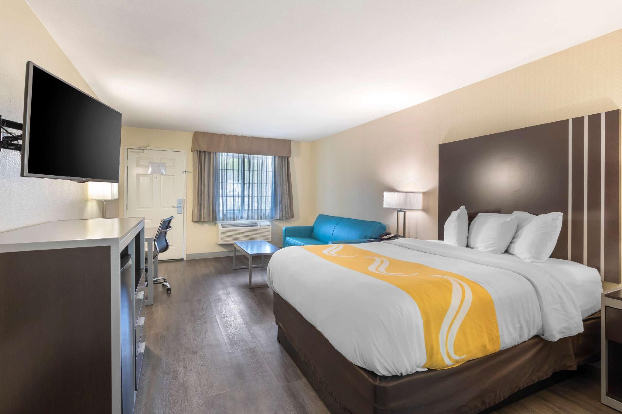 1 Queen Bed, Suite, Nonsmoking